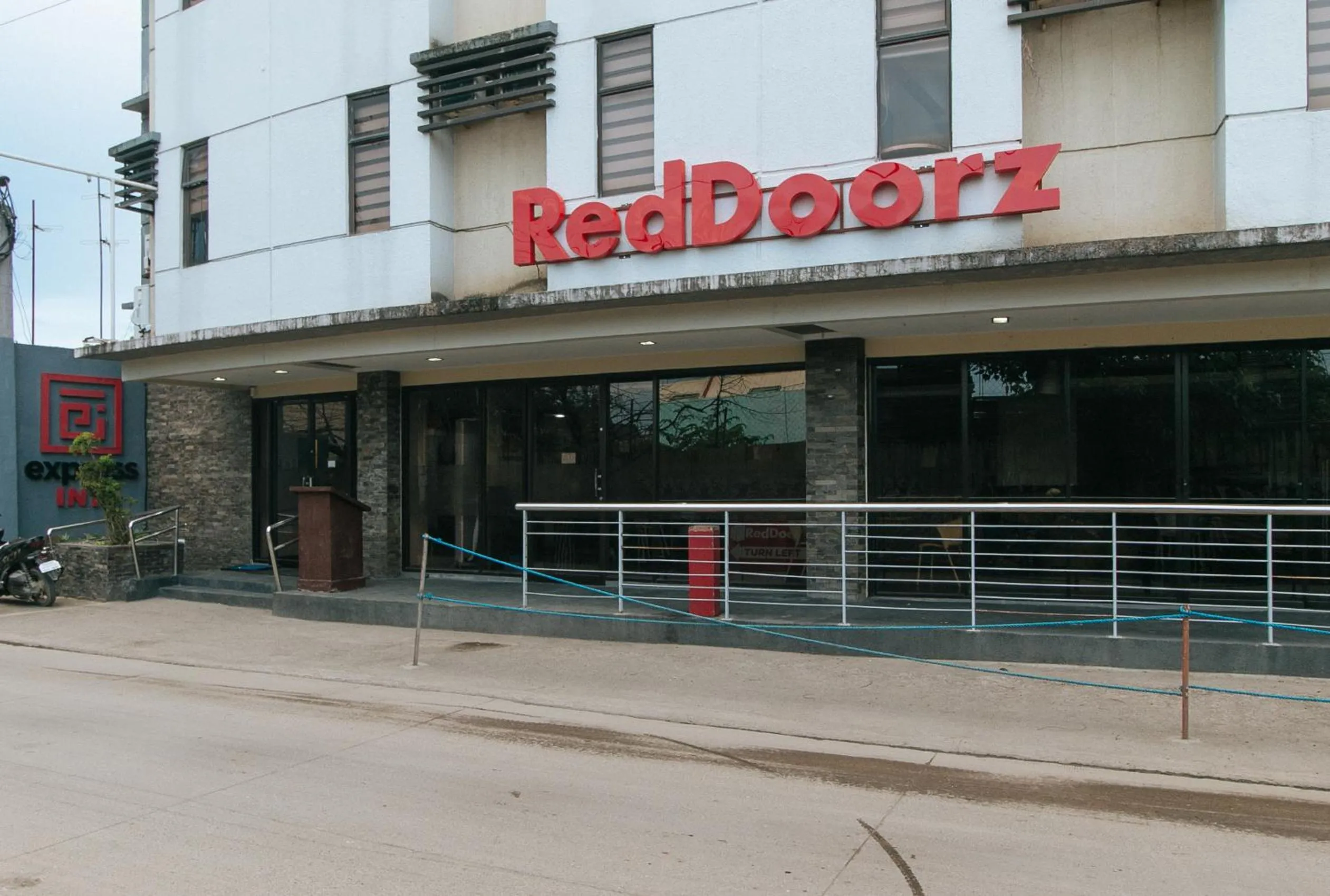 Property building in RedDoorz @ Express Inn Lapu Lapu