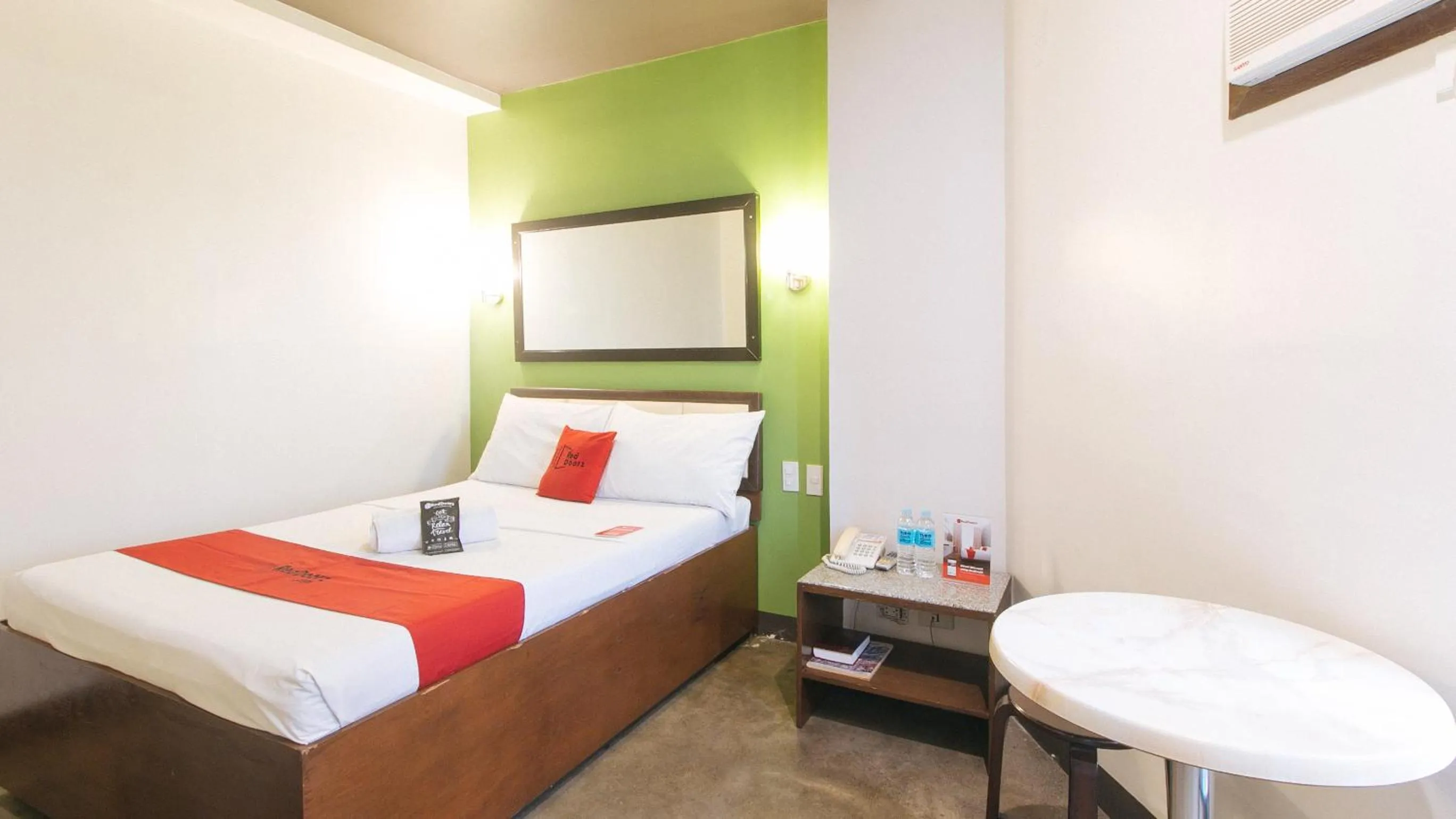 Bed in RedDoorz @ Express Inn Lapu Lapu