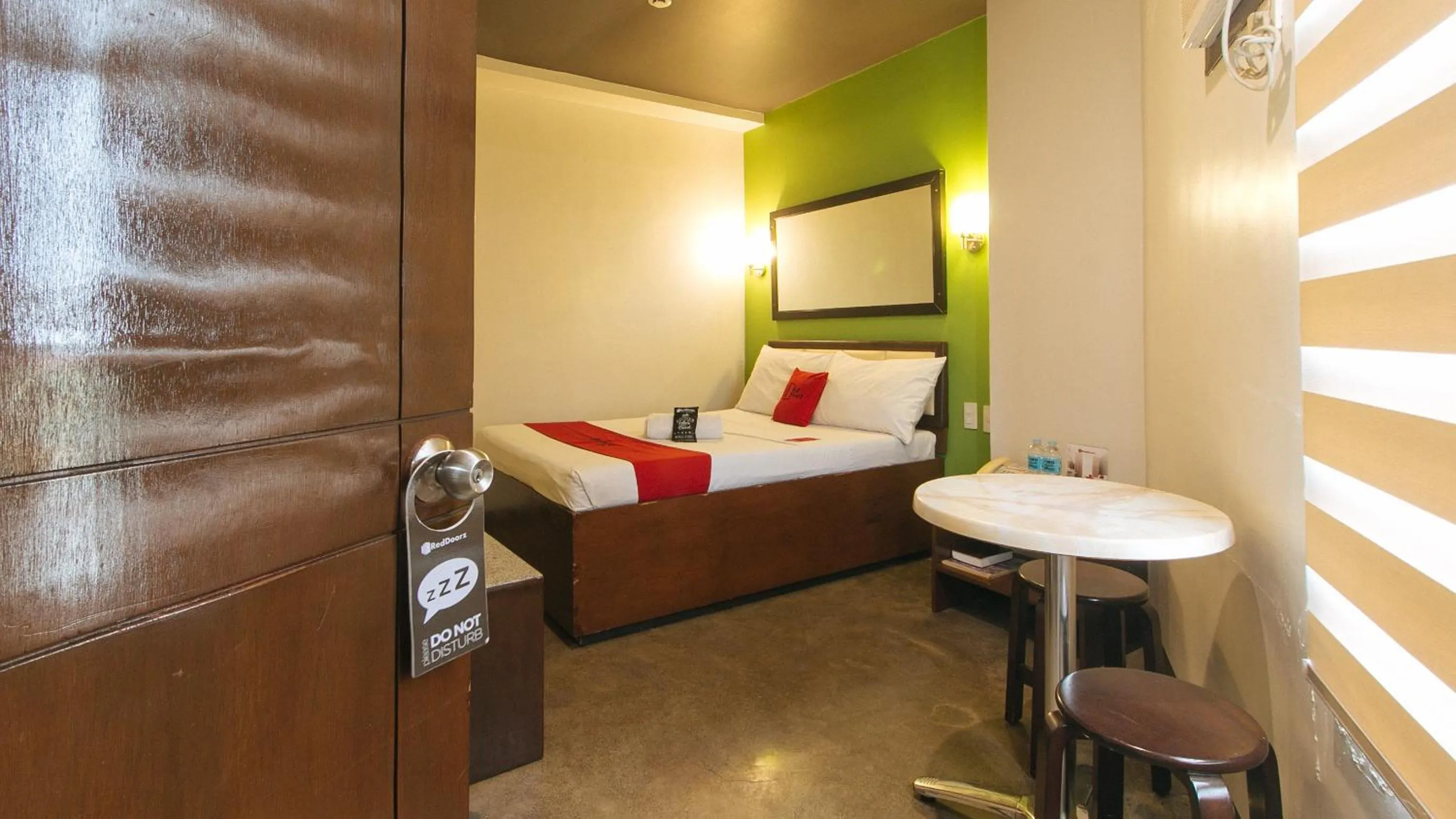 Bed in RedDoorz @ Express Inn Lapu Lapu