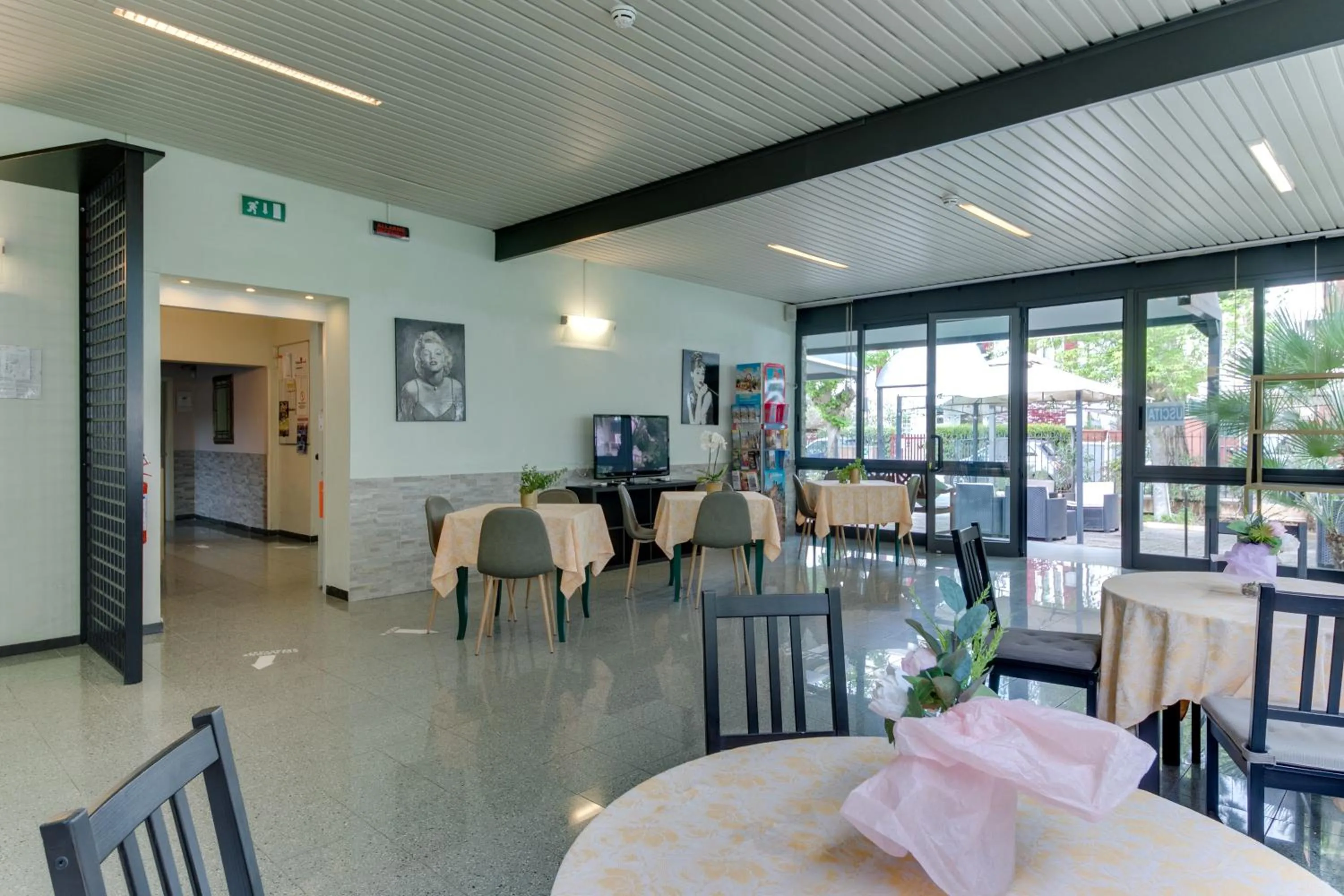 Restaurant/places to eat in Hotel Villa Merope