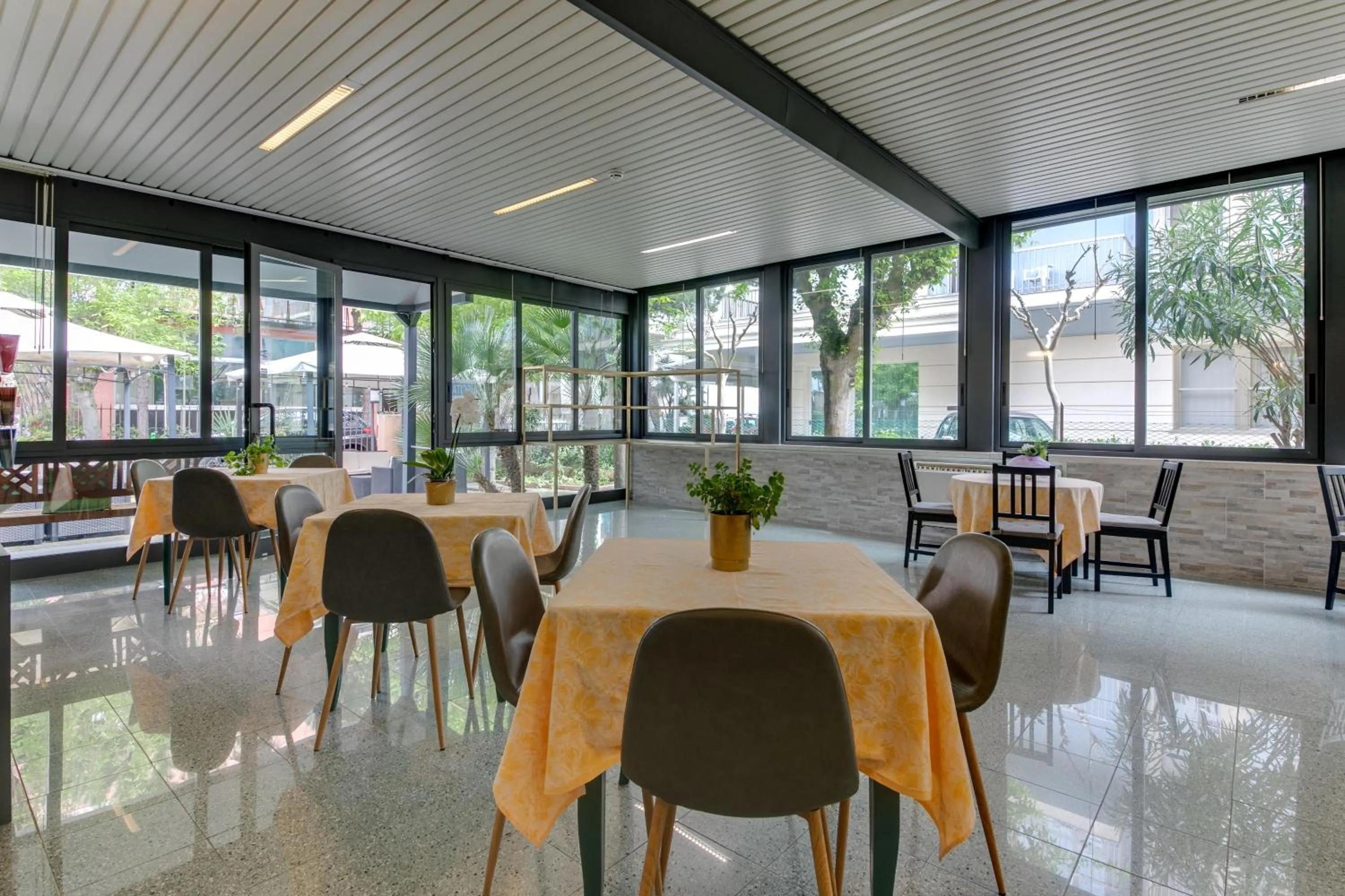 Restaurant/places to eat in Hotel Villa Merope