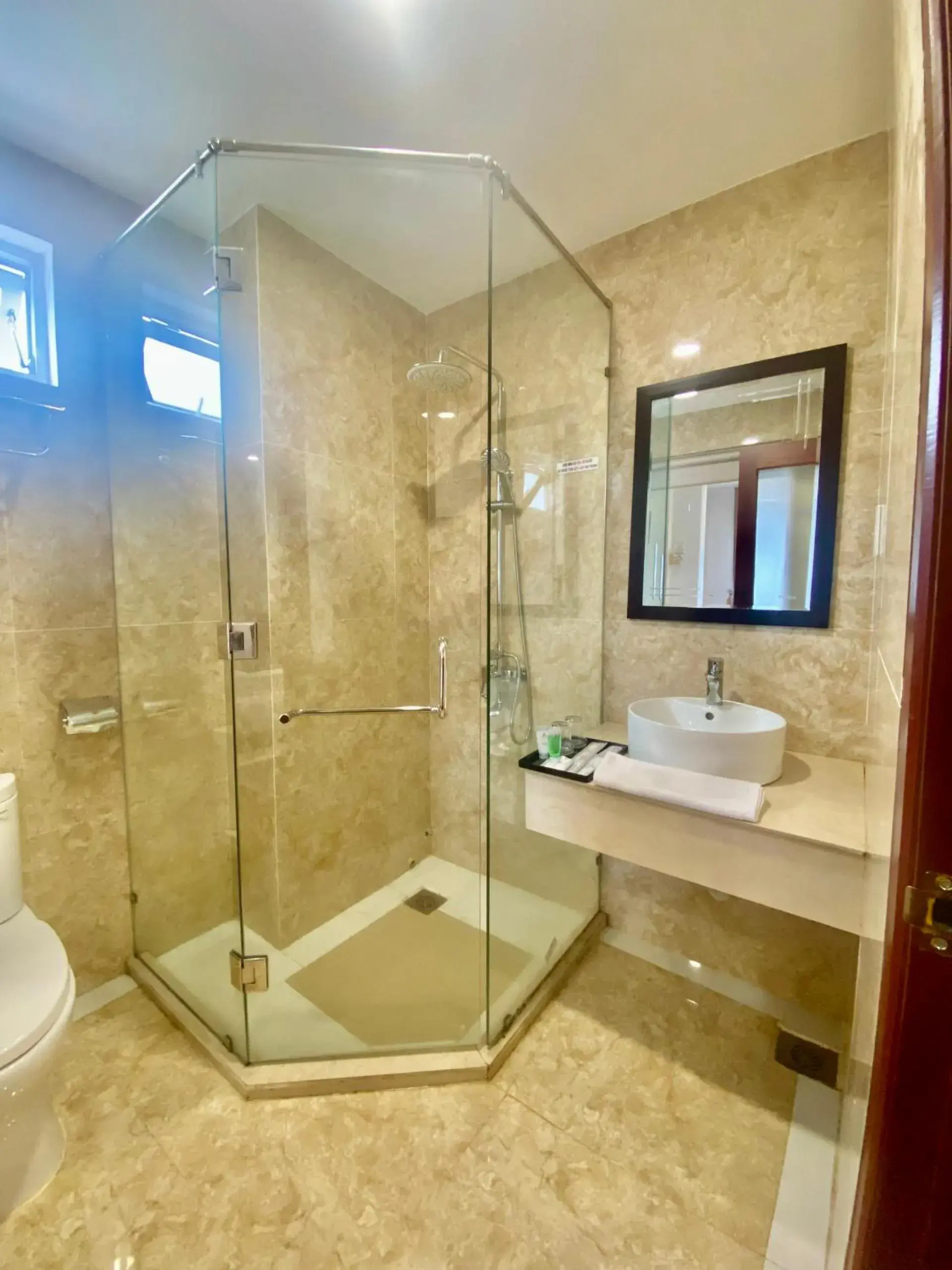 Deluxe Twin Room in Le Centre Pleiku Hotel Deluxe Twin Room in Le Centre Pleiku Hotel