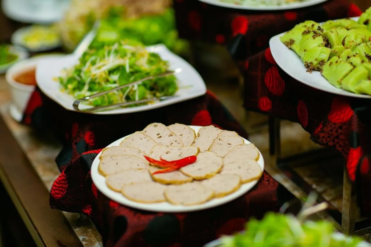 Food and drinks in Le Centre Pleiku Hotel