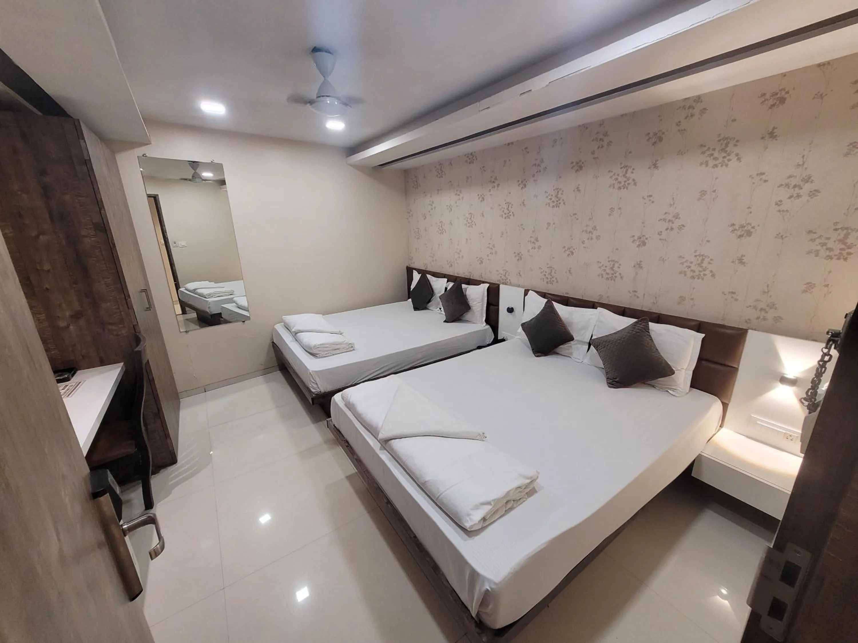 Bed in Hotel Heritage - Near Trade Center, Visa Consulate BKC