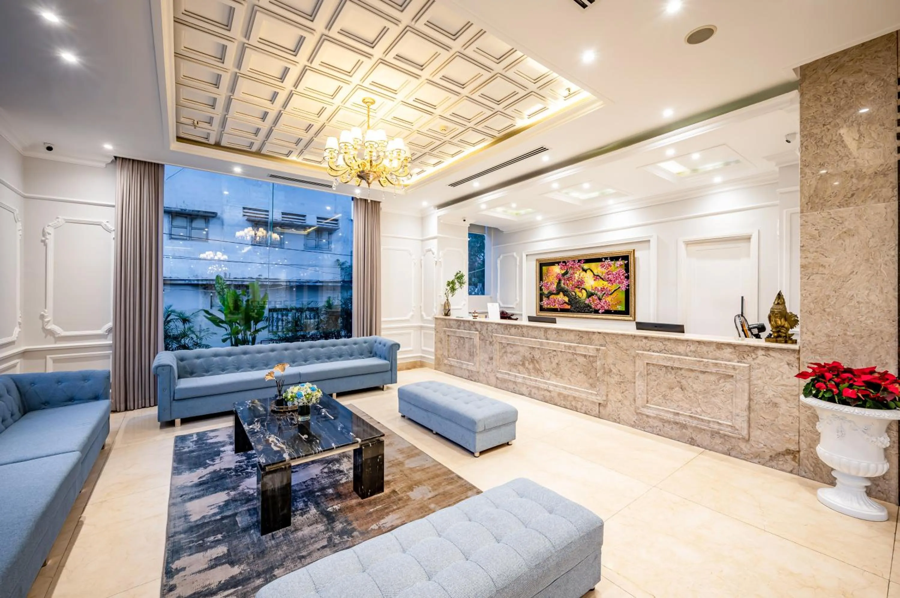 Communal lounge/ TV room in Acnos Grand Hotel