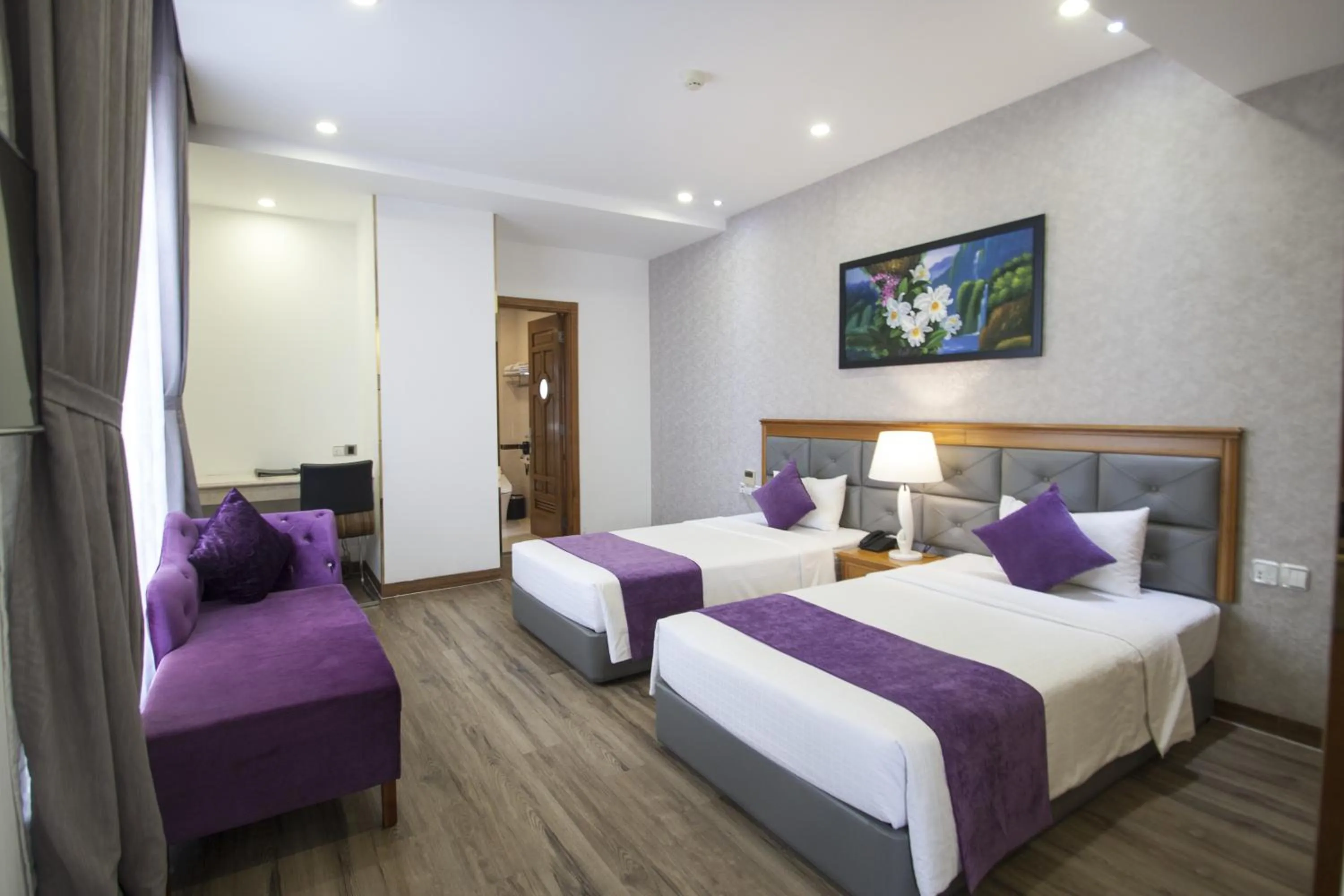 Photo of the whole room, Bed in Acnos Grand Hotel