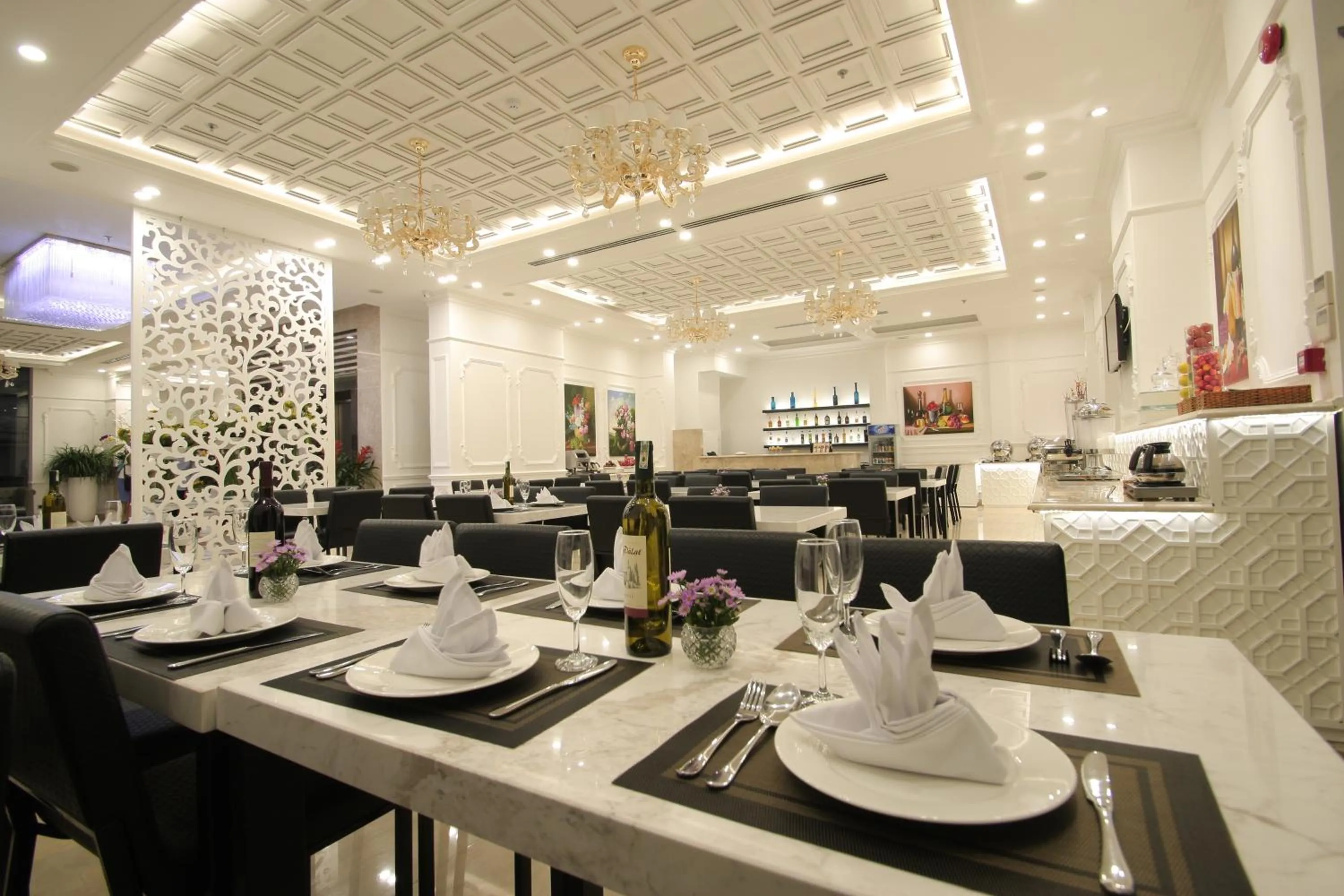 Restaurant/places to eat in Acnos Grand Hotel