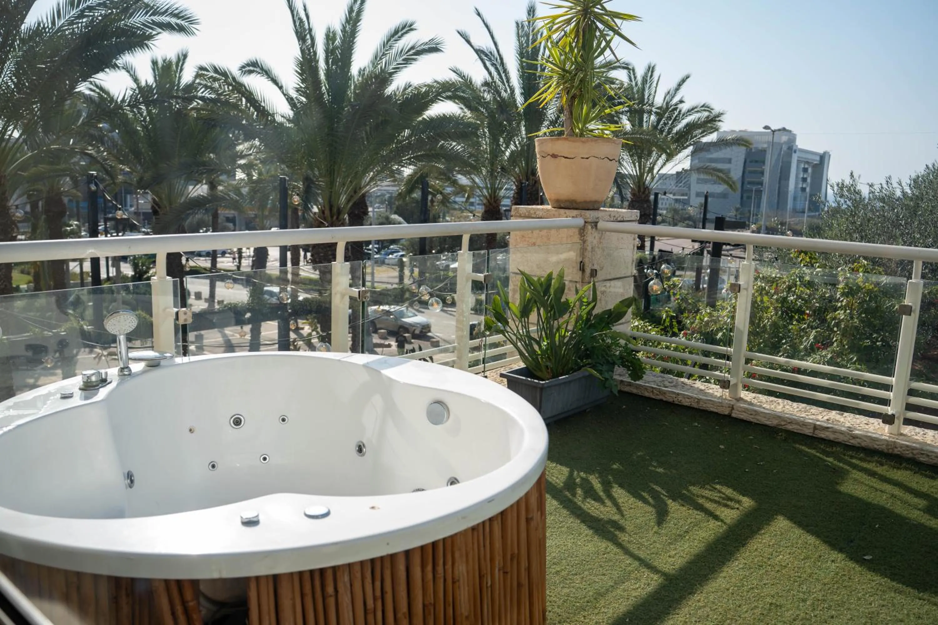 Hot Tub in Garden Hotel Boutique & Events