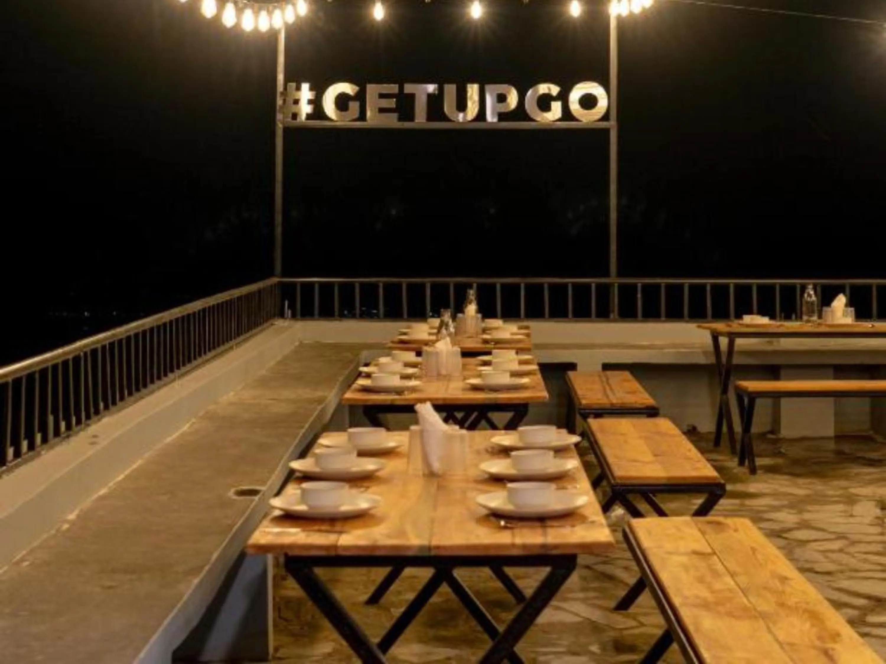 Restaurant/places to eat in The Hosteller Kareri