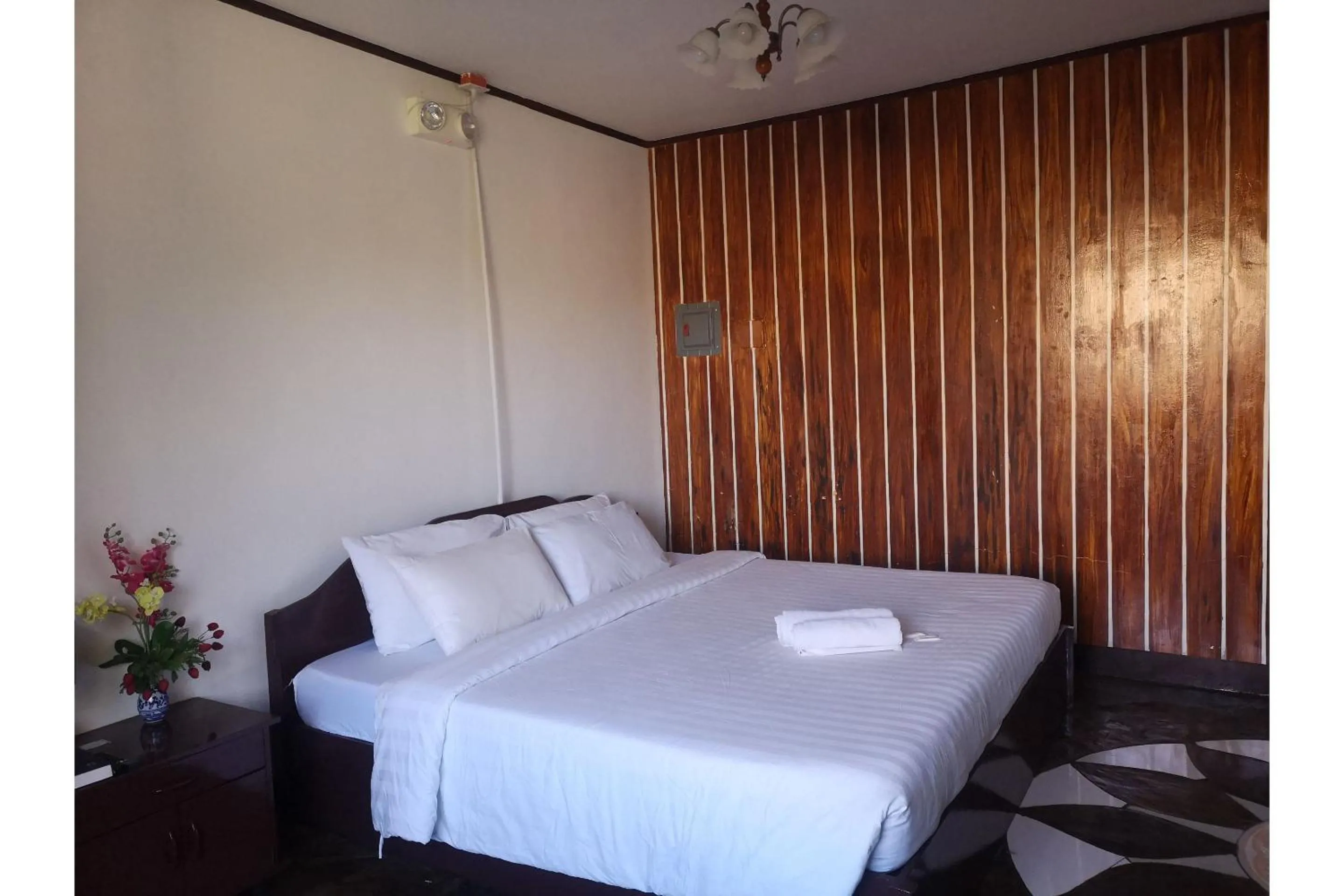 Bedroom in OYO 880 Flores De Musa Inn