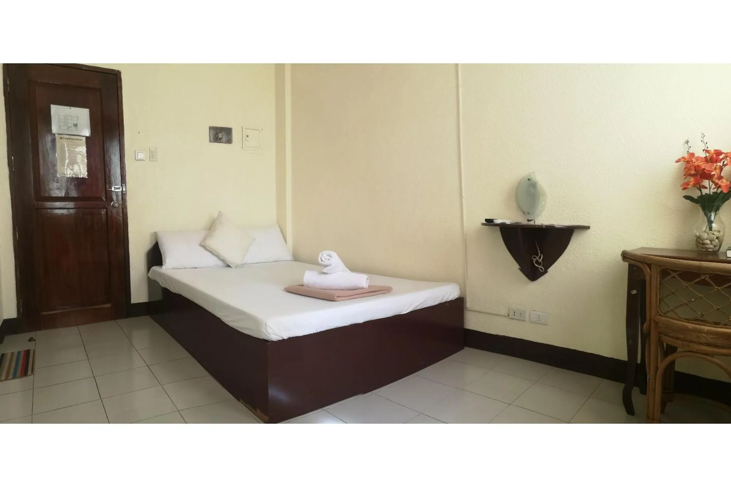 Bedroom in OYO 880 Flores De Musa Inn