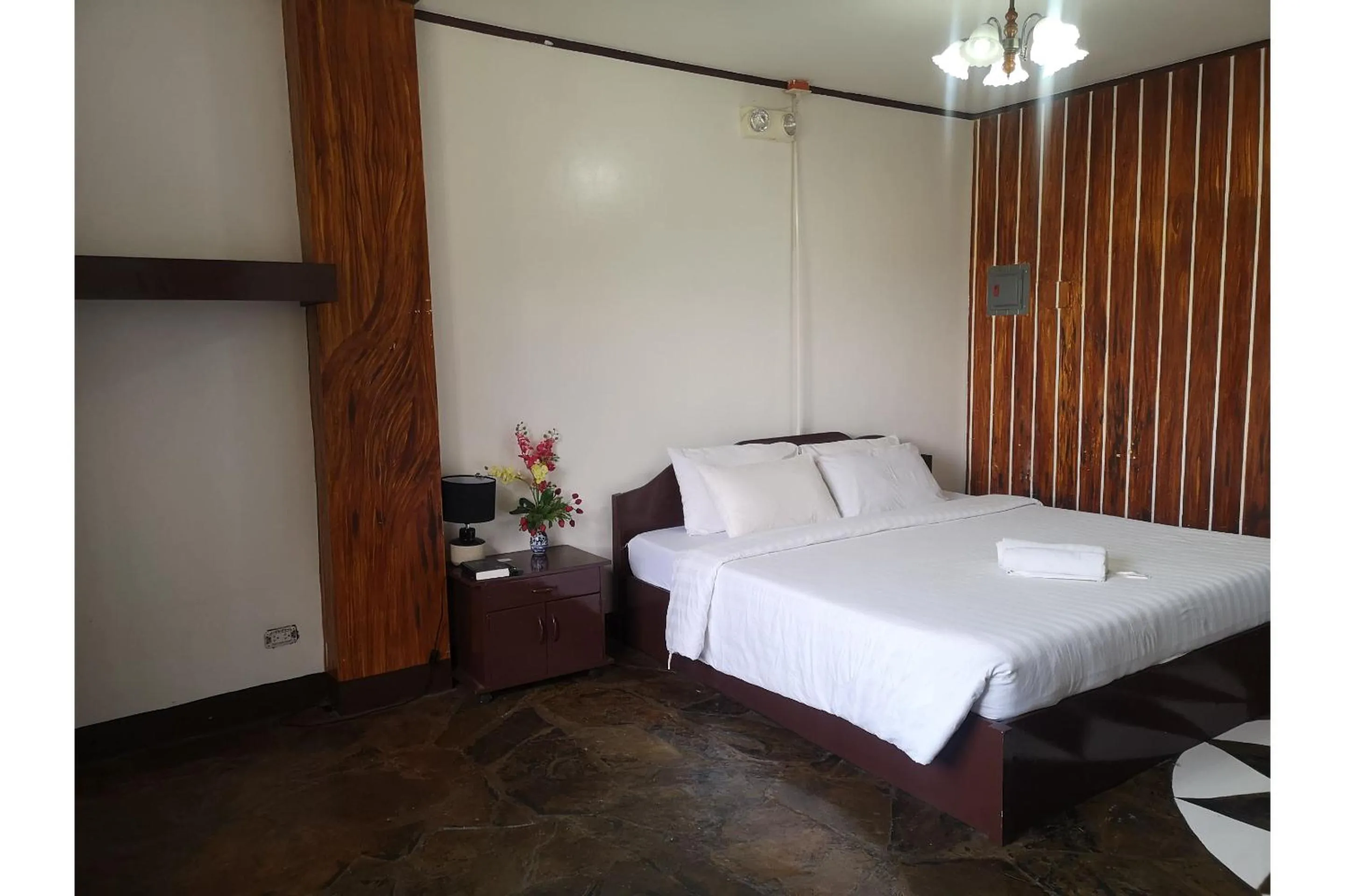 Bedroom in OYO 880 Flores De Musa Inn