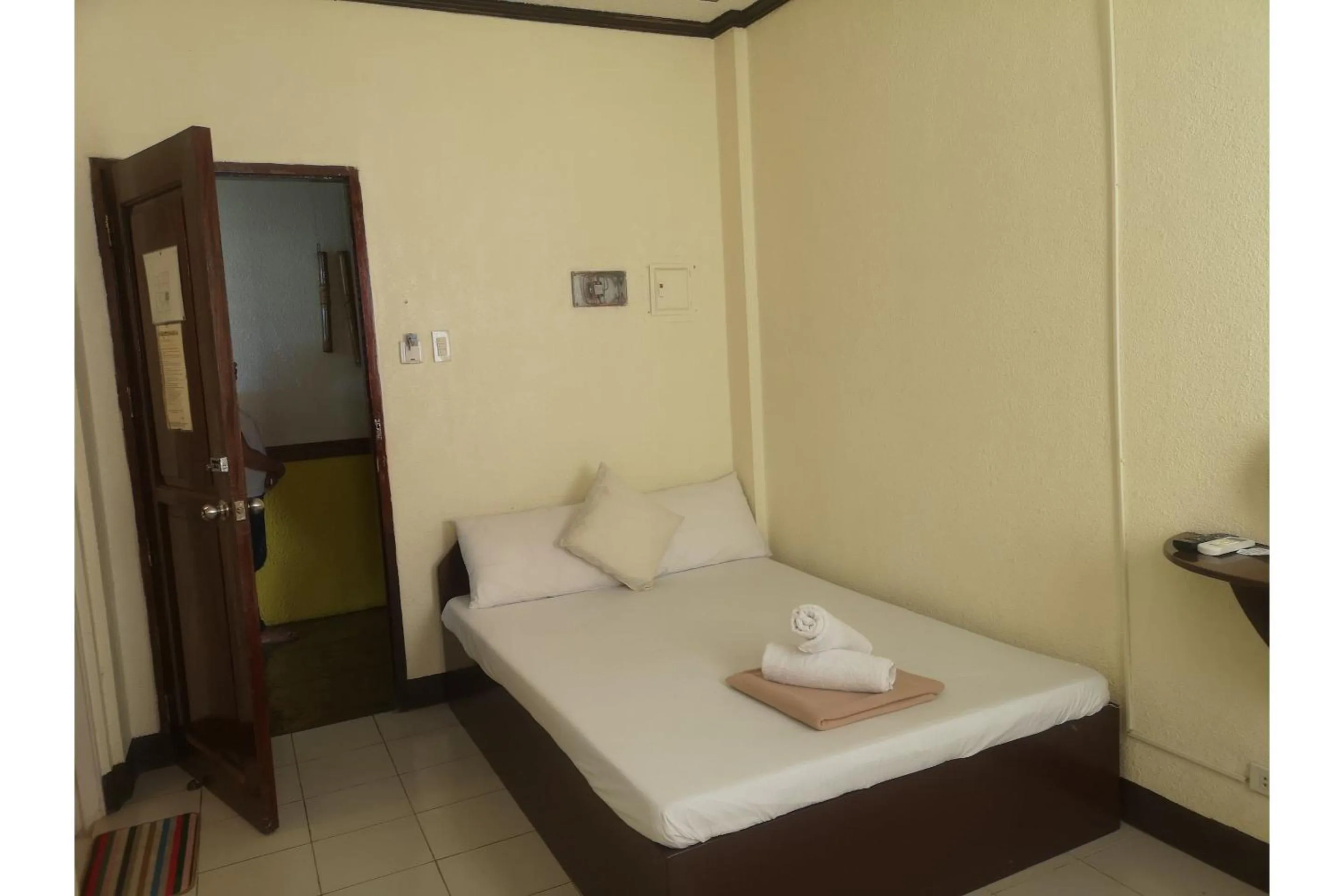 Bedroom in OYO 880 Flores De Musa Inn
