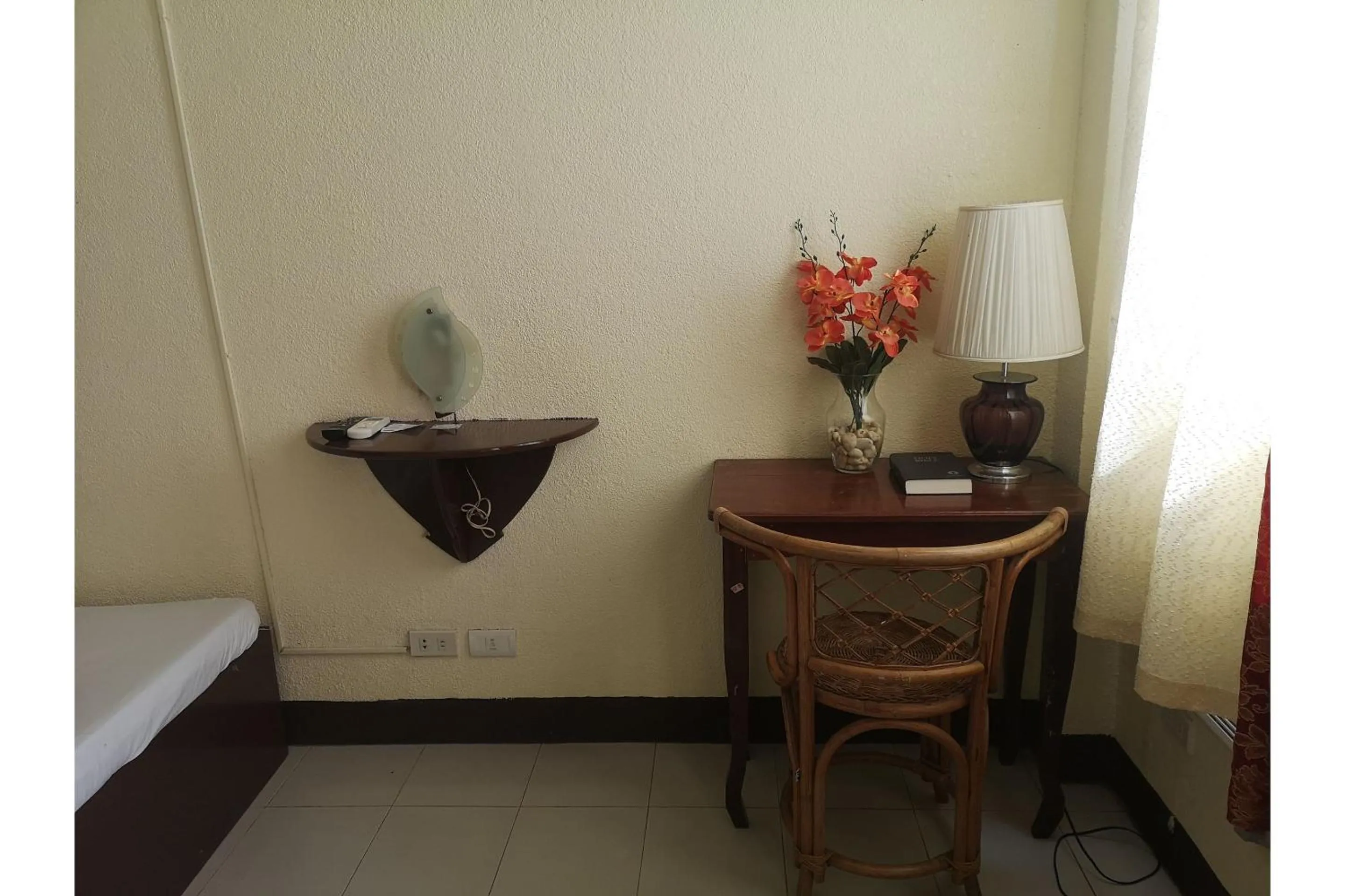 Bedroom in OYO 880 Flores De Musa Inn