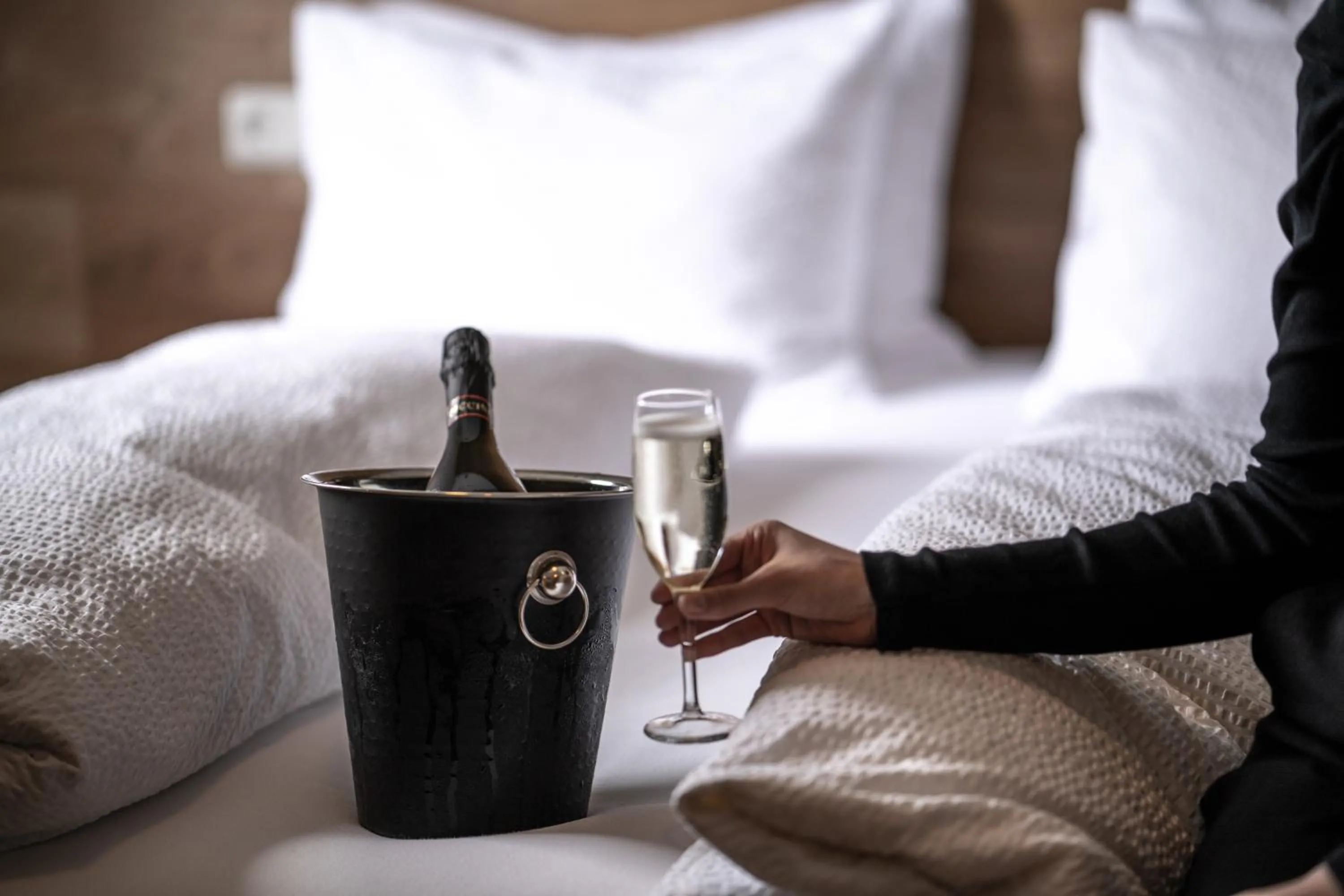 Alcoholic drinks, Bed in Stracta Hotel