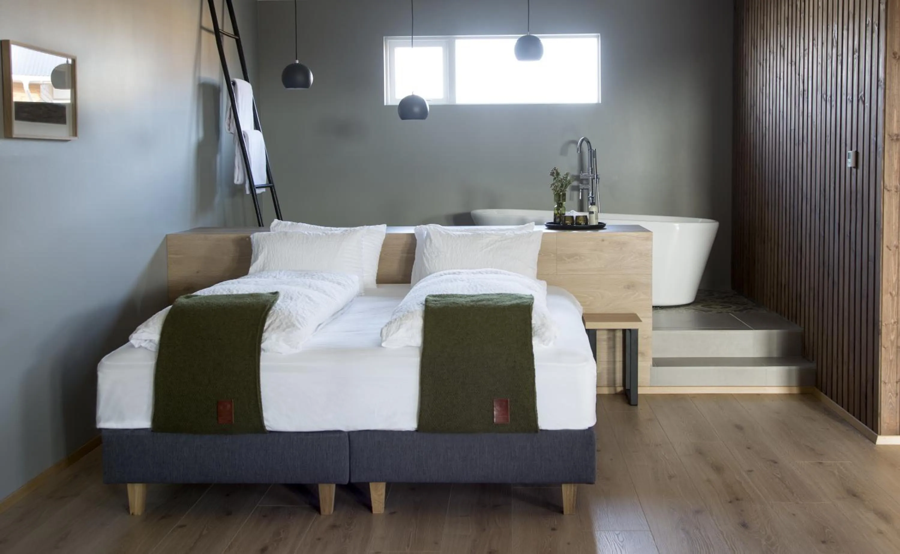 Deluxe Suite with Hot Tub in Stracta Hotel