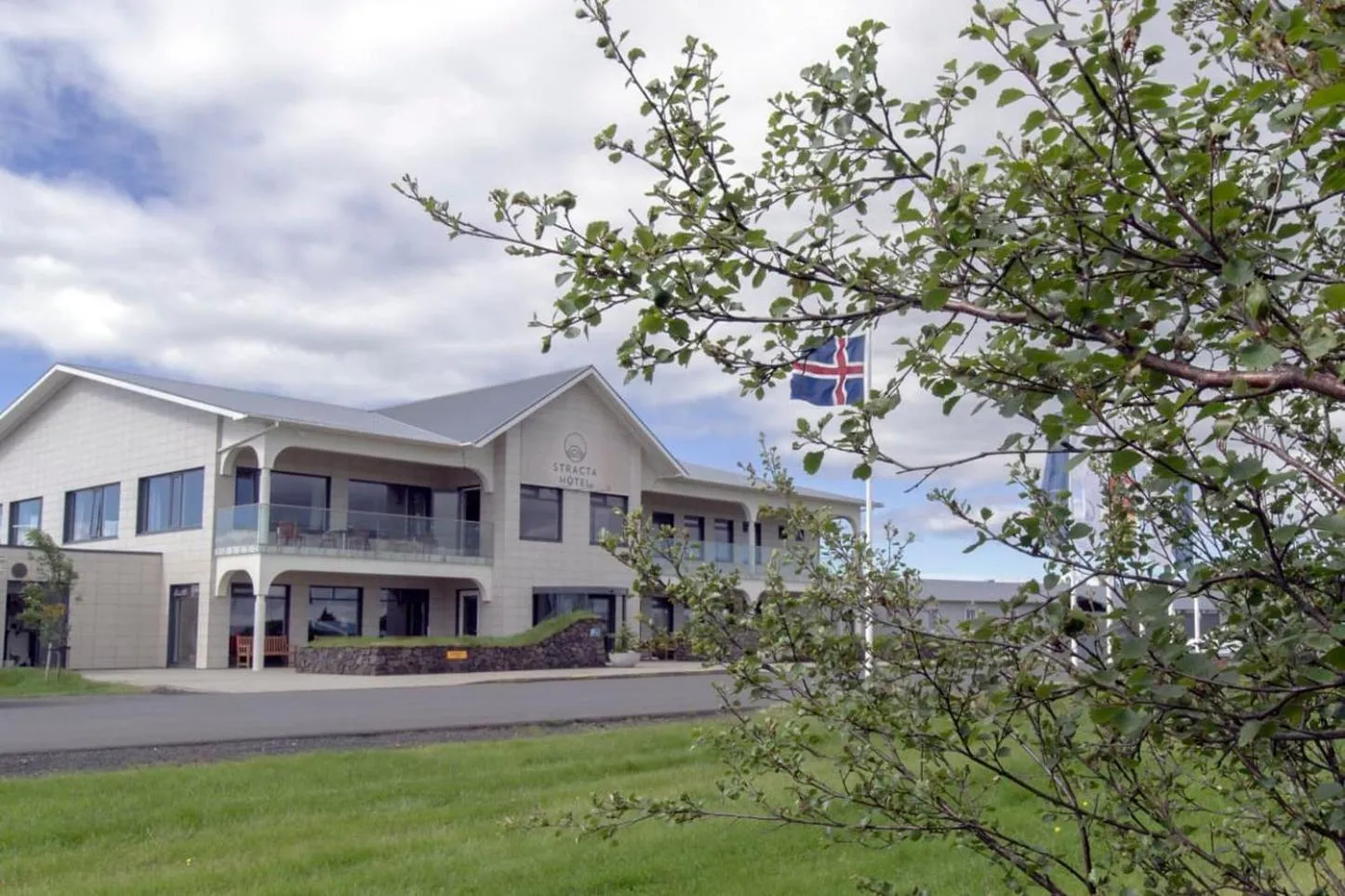Facade/entrance in Stracta Hotel