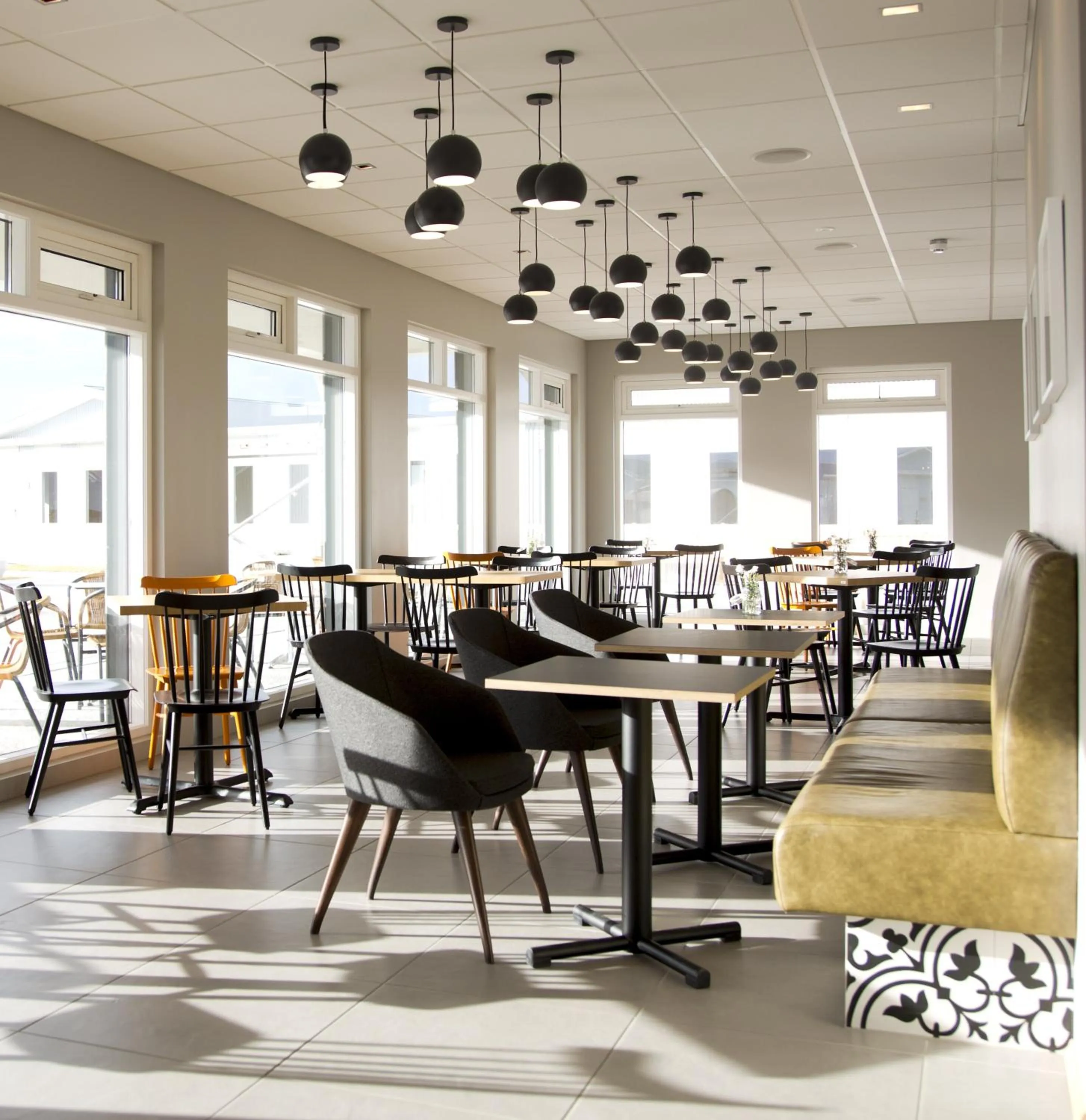 Restaurant/places to eat in Stracta Hotel