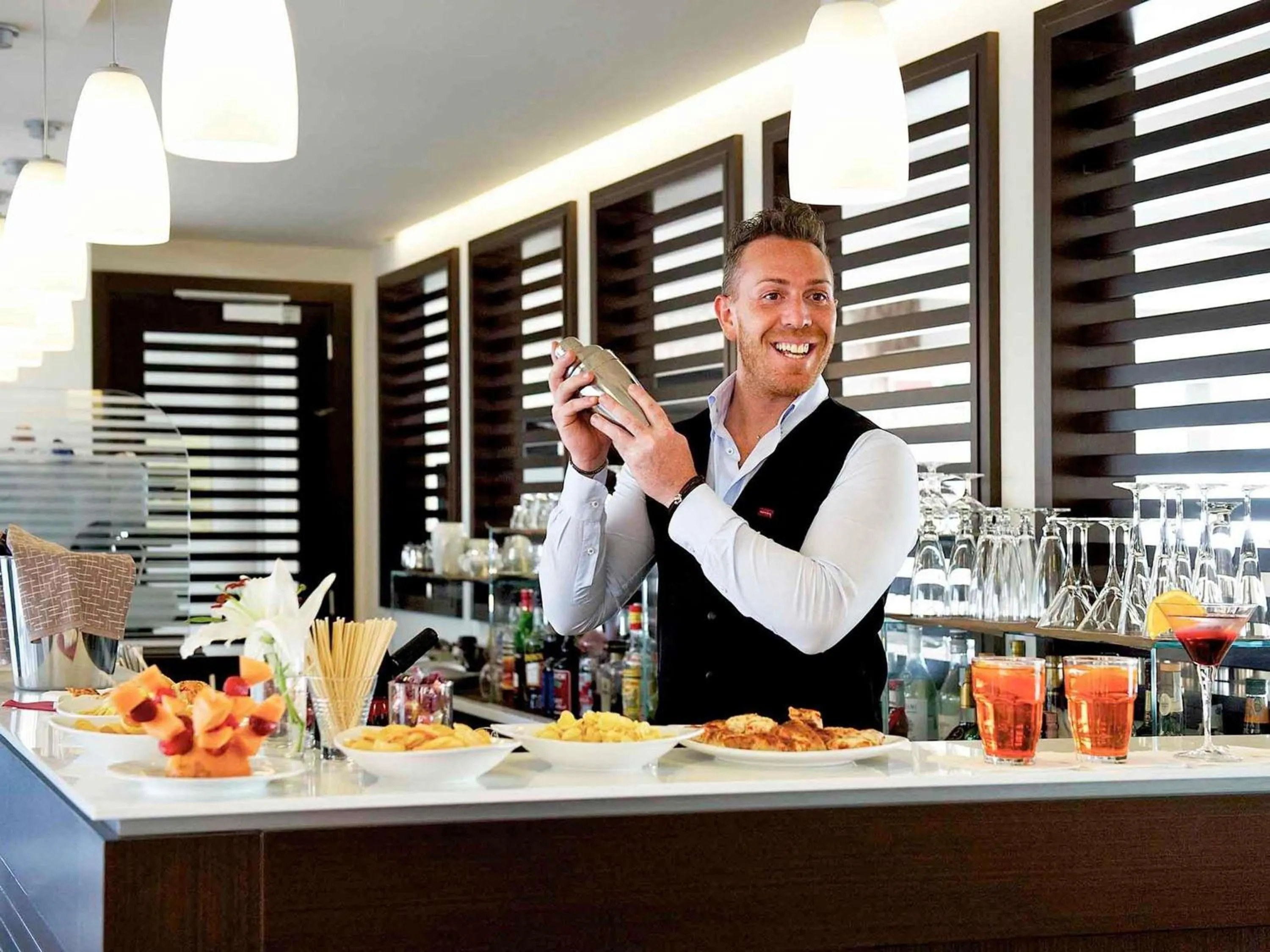 Lounge or bar in Mercure Bergamo Aeroporto