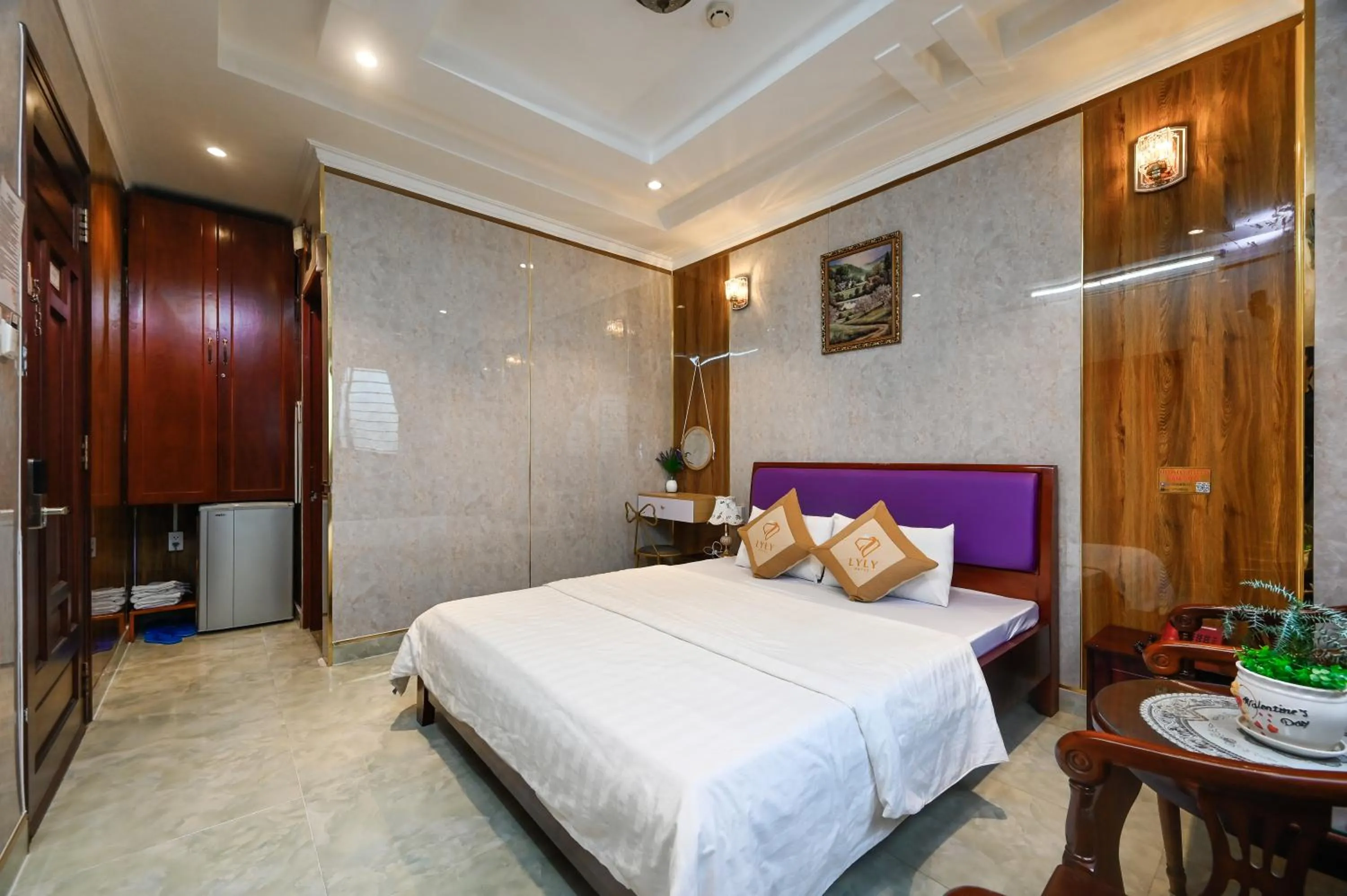 Living room, Bed in Ly Ly Hotel