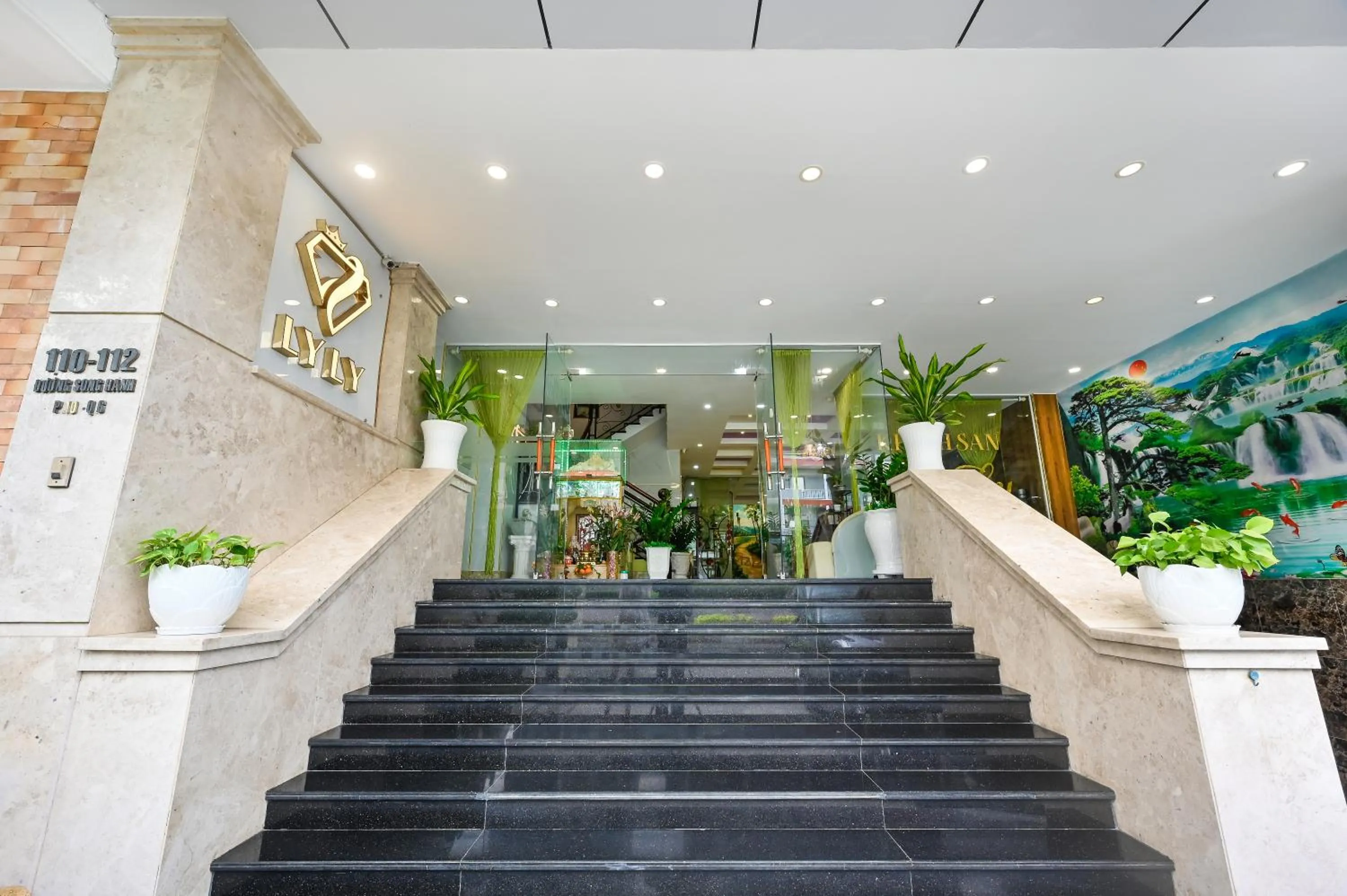 Quiet street view in Ly Ly Hotel