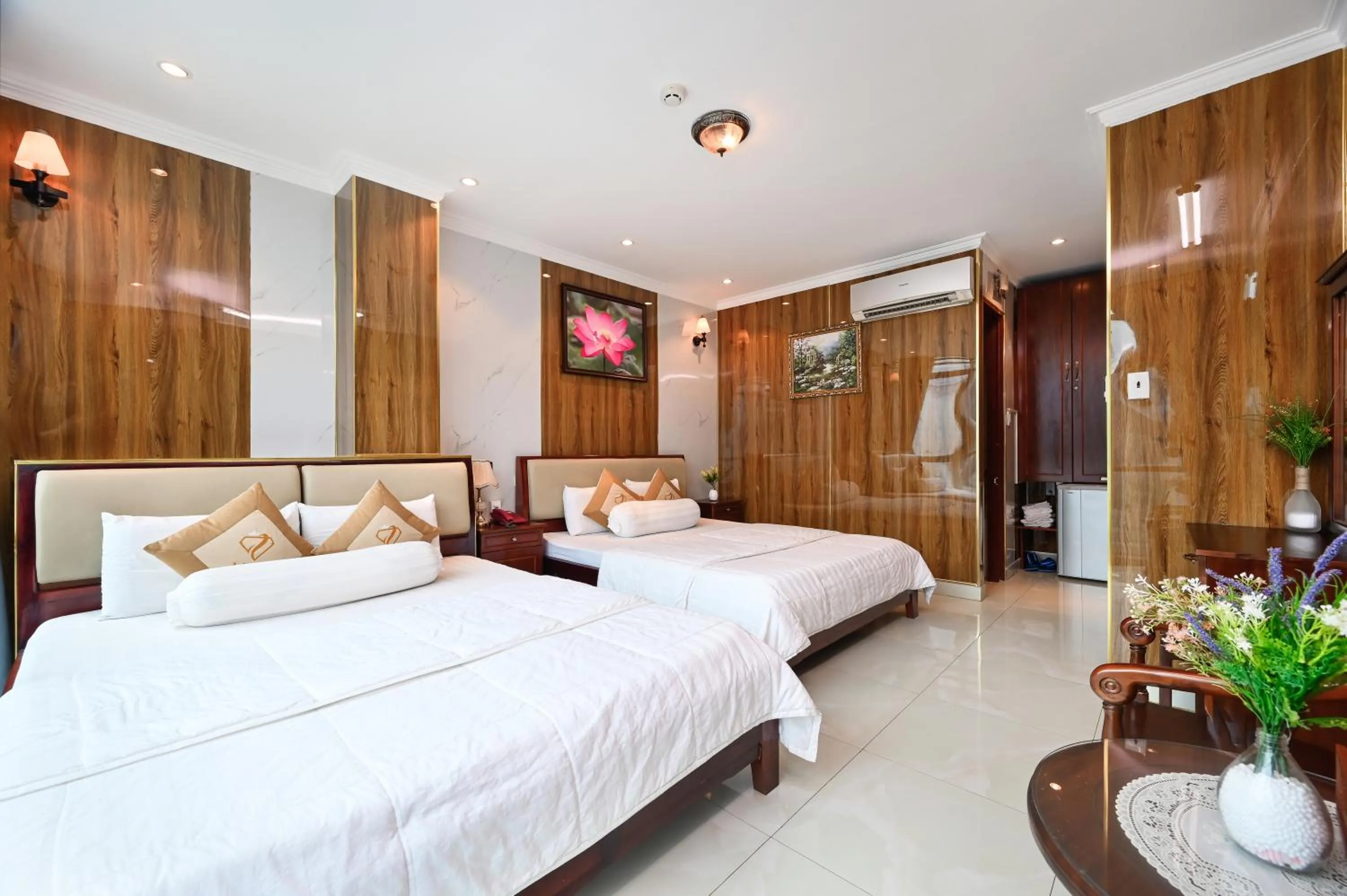 Photo of the whole room, Bed in Ly Ly Hotel