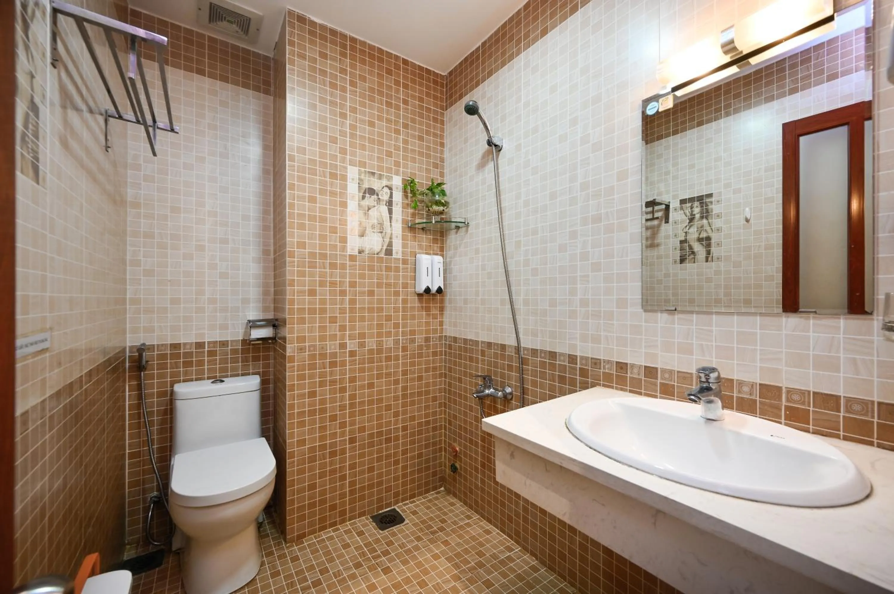 Toilet in Ly Ly Hotel