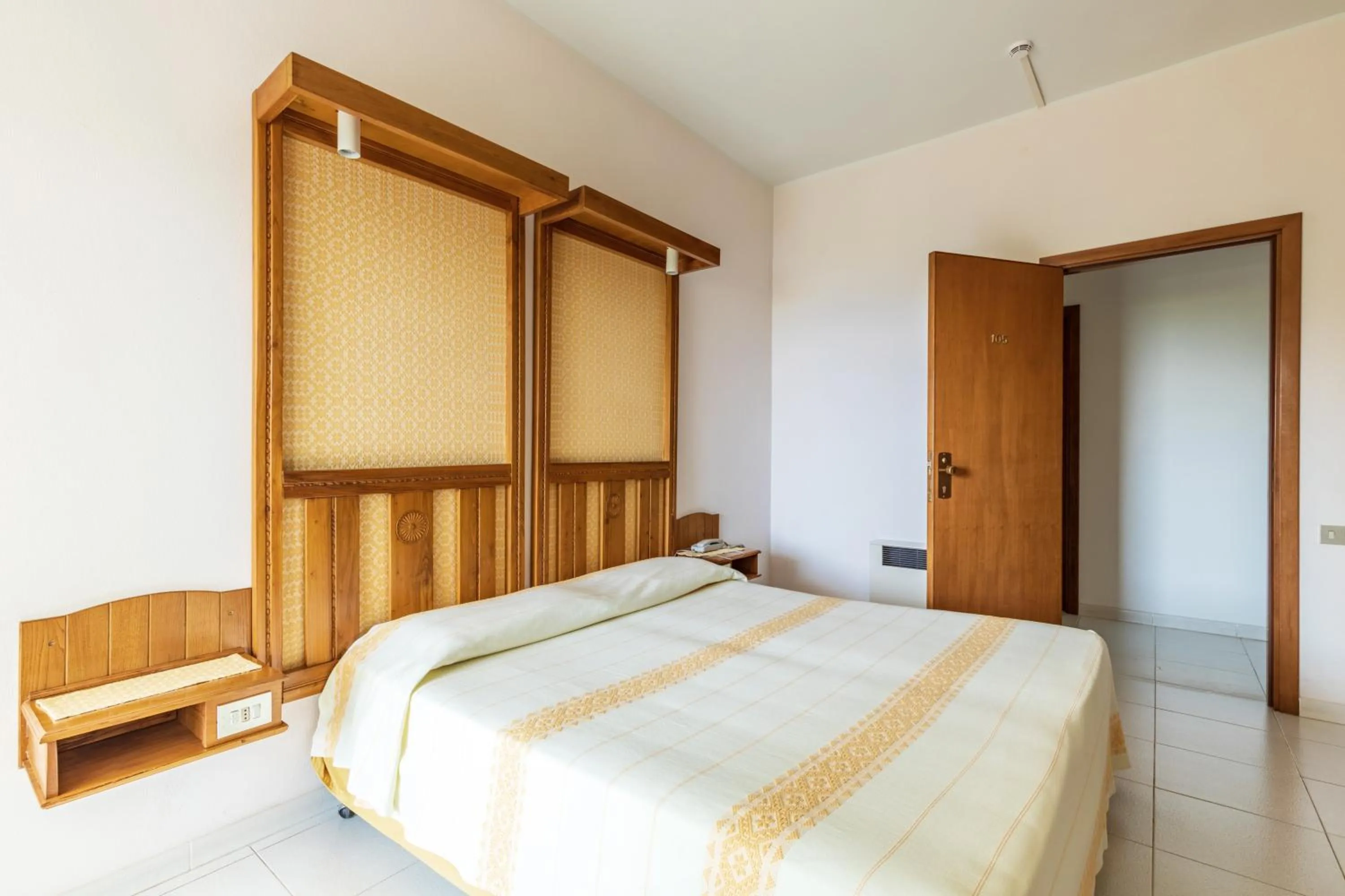 Bed in Albergo Miramare
