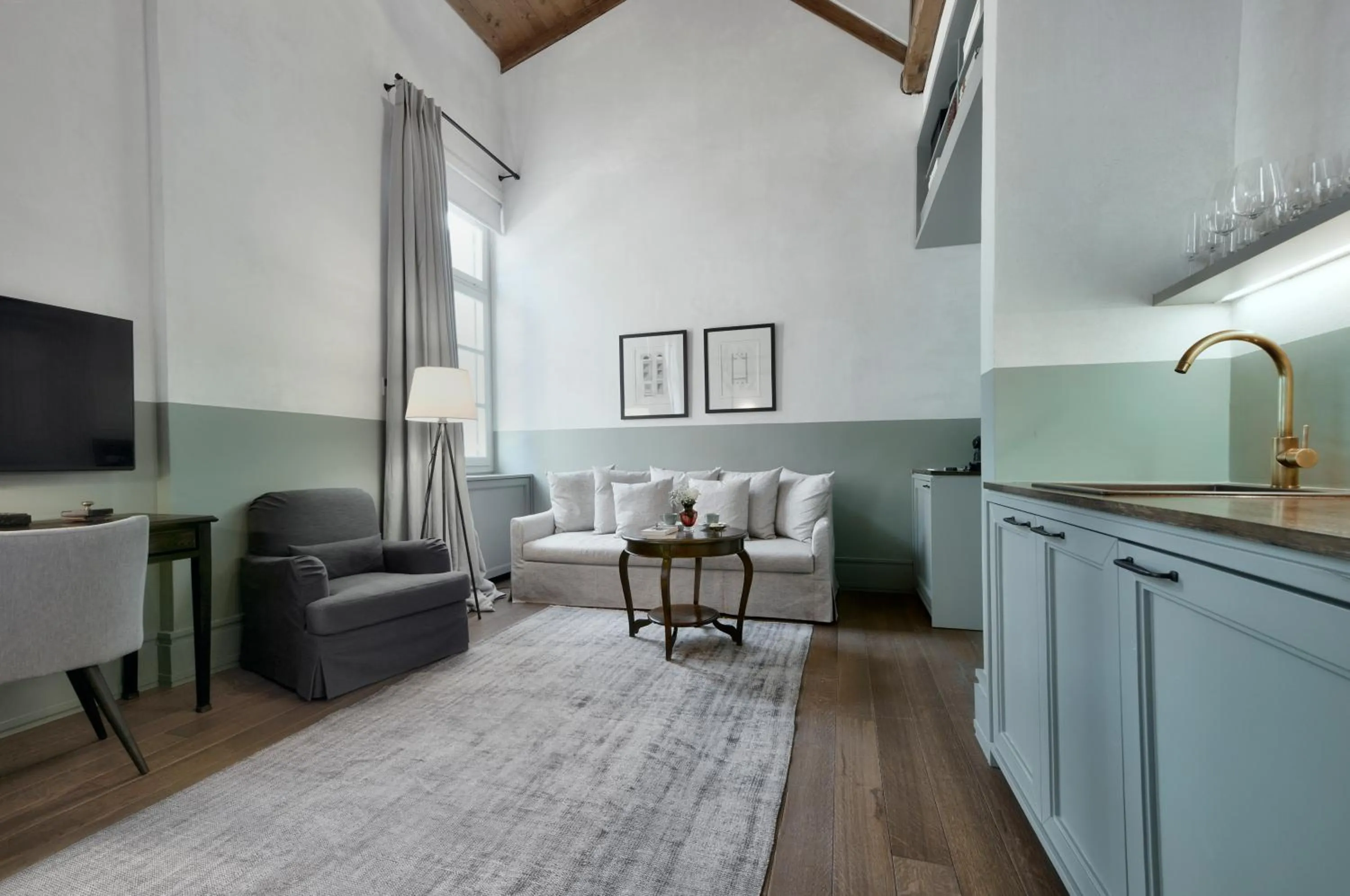 Seating area in ATHINAIDOS QUARTERS by K&K