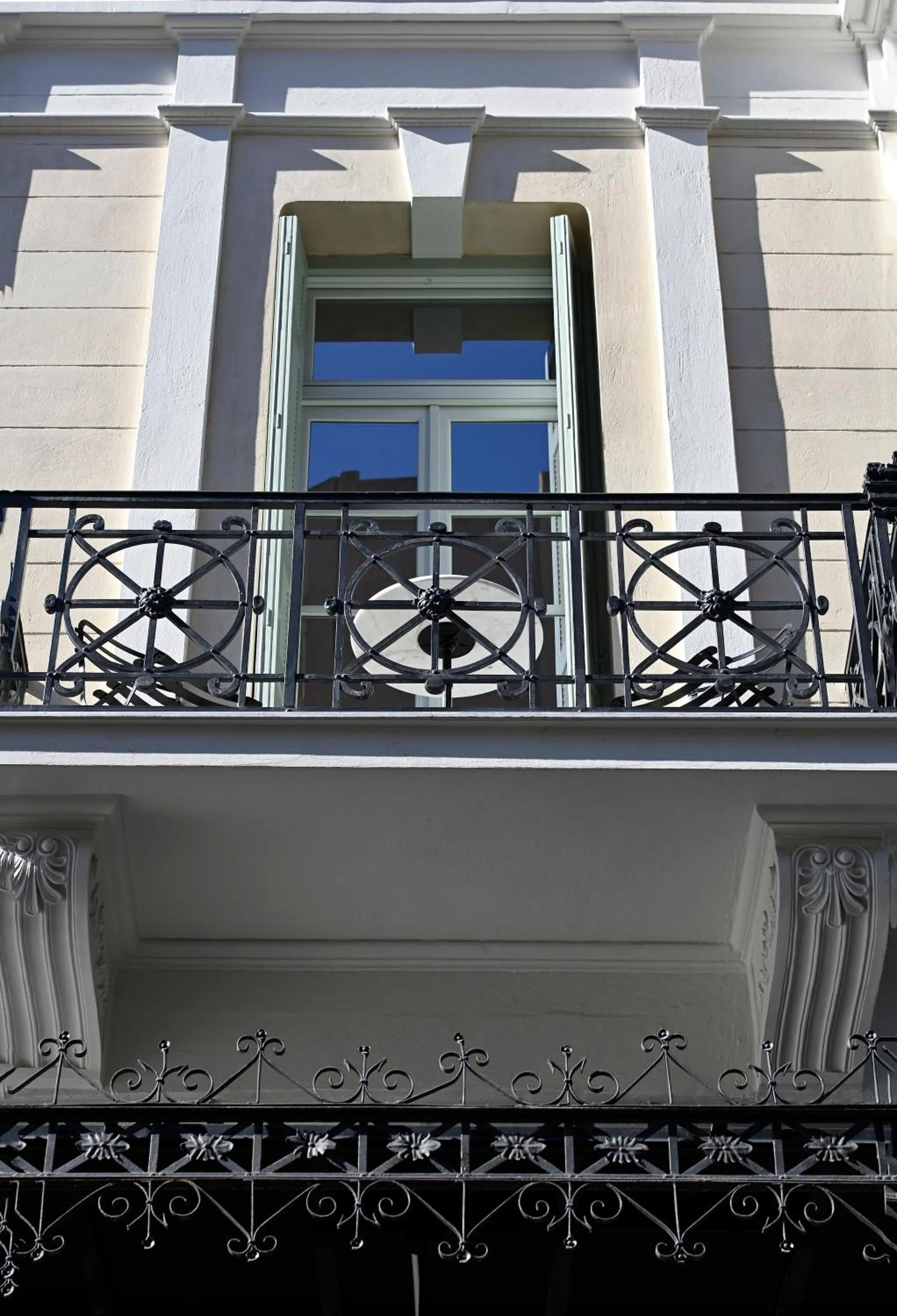 Balcony/Terrace in ATHINAIDOS QUARTERS by K&K