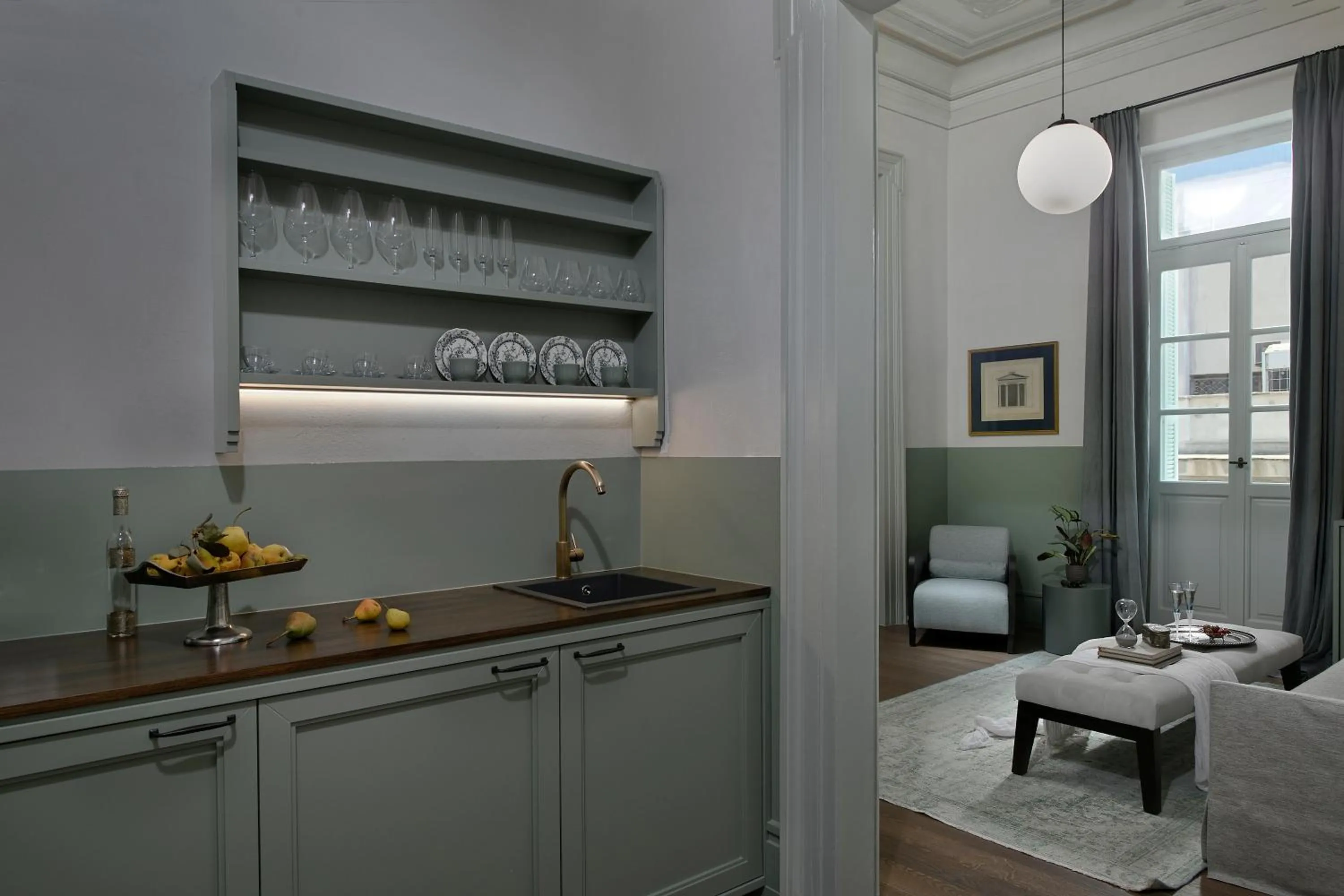 Coffee/tea facilities in ATHINAIDOS QUARTERS by K&K