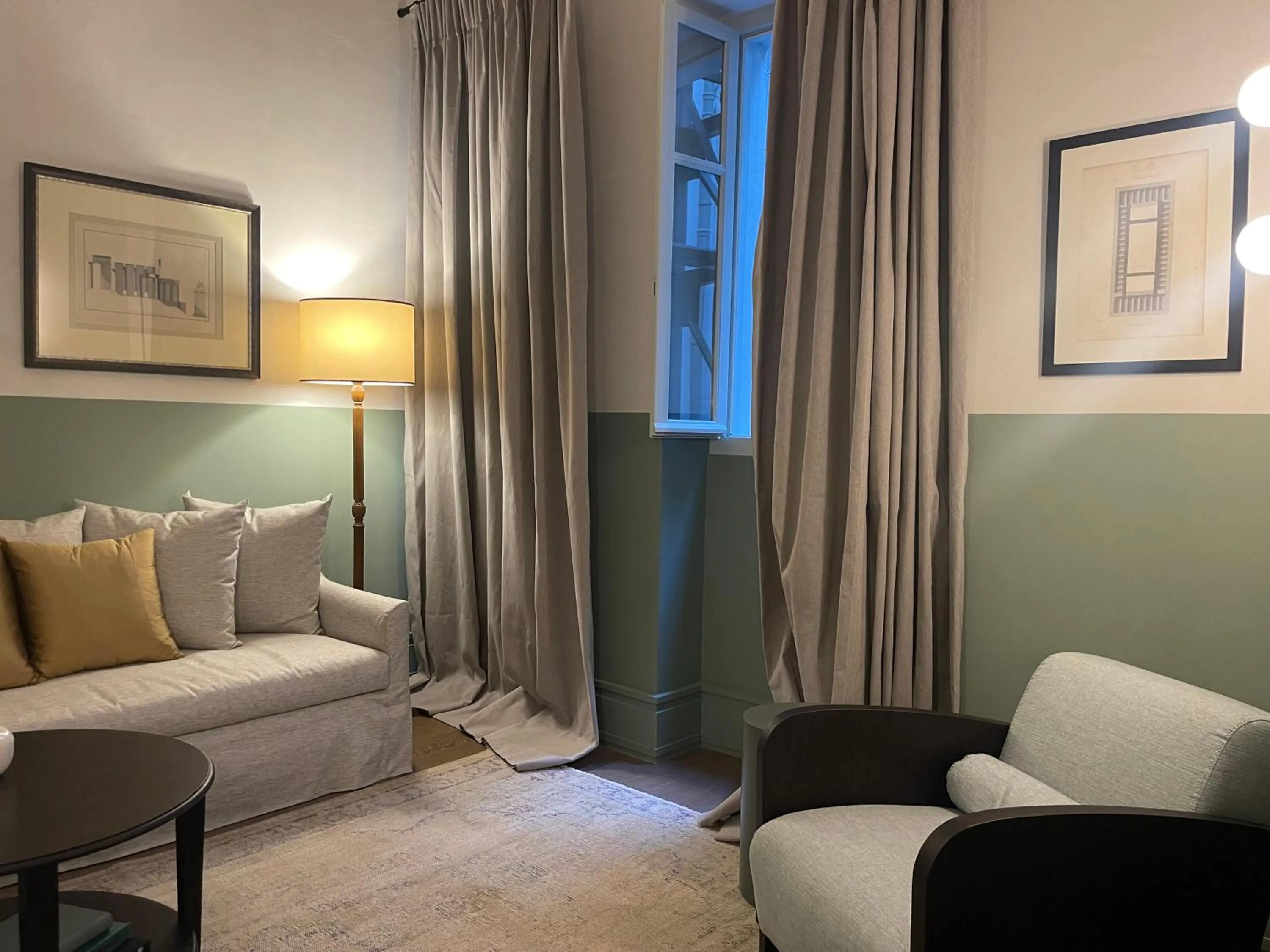 Seating area in ATHINAIDOS QUARTERS by K&K