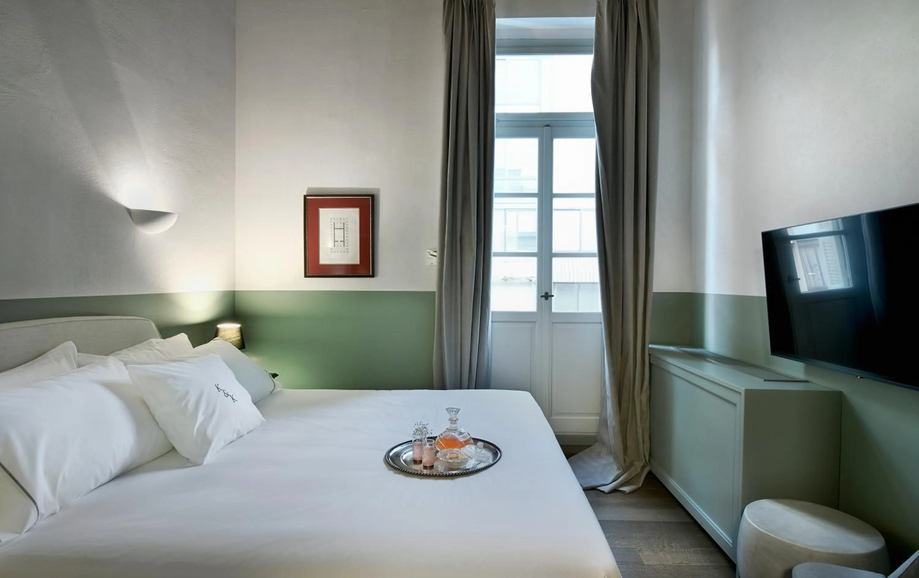 Photo of the whole room, Bed in ATHINAIDOS QUARTERS by K&K