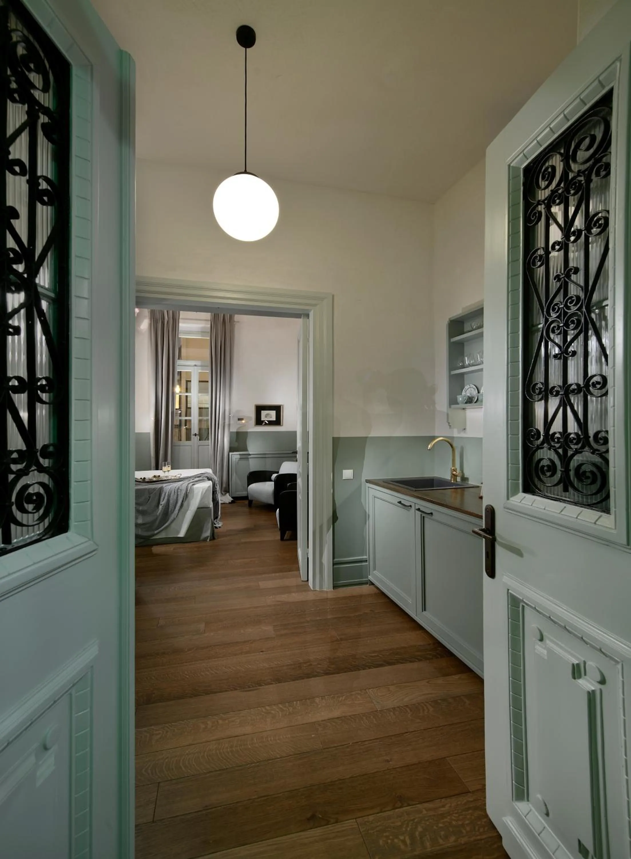 Kitchen or kitchenette, Bed in ATHINAIDOS QUARTERS by K&K