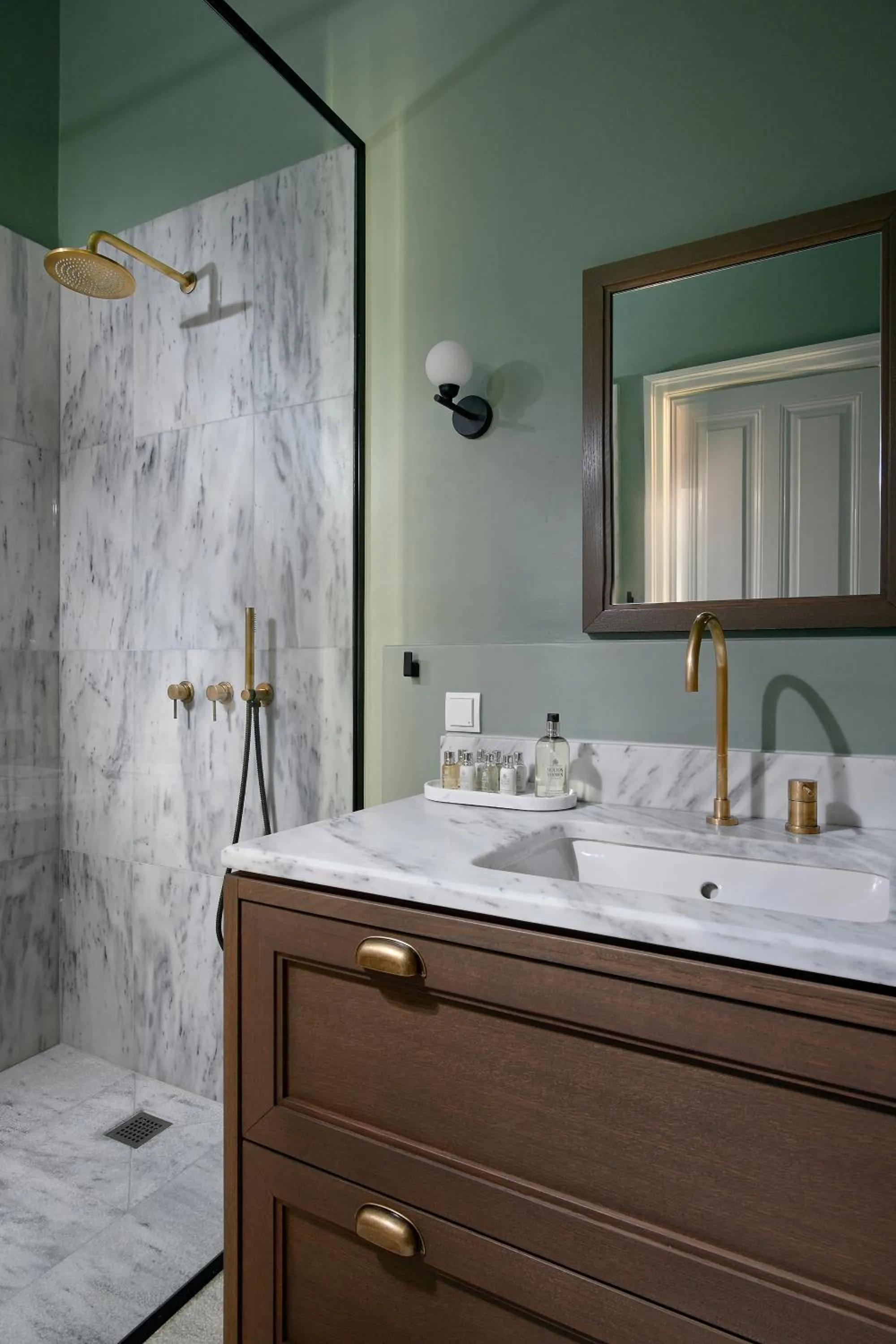 Toilet in ATHINAIDOS QUARTERS by K&K