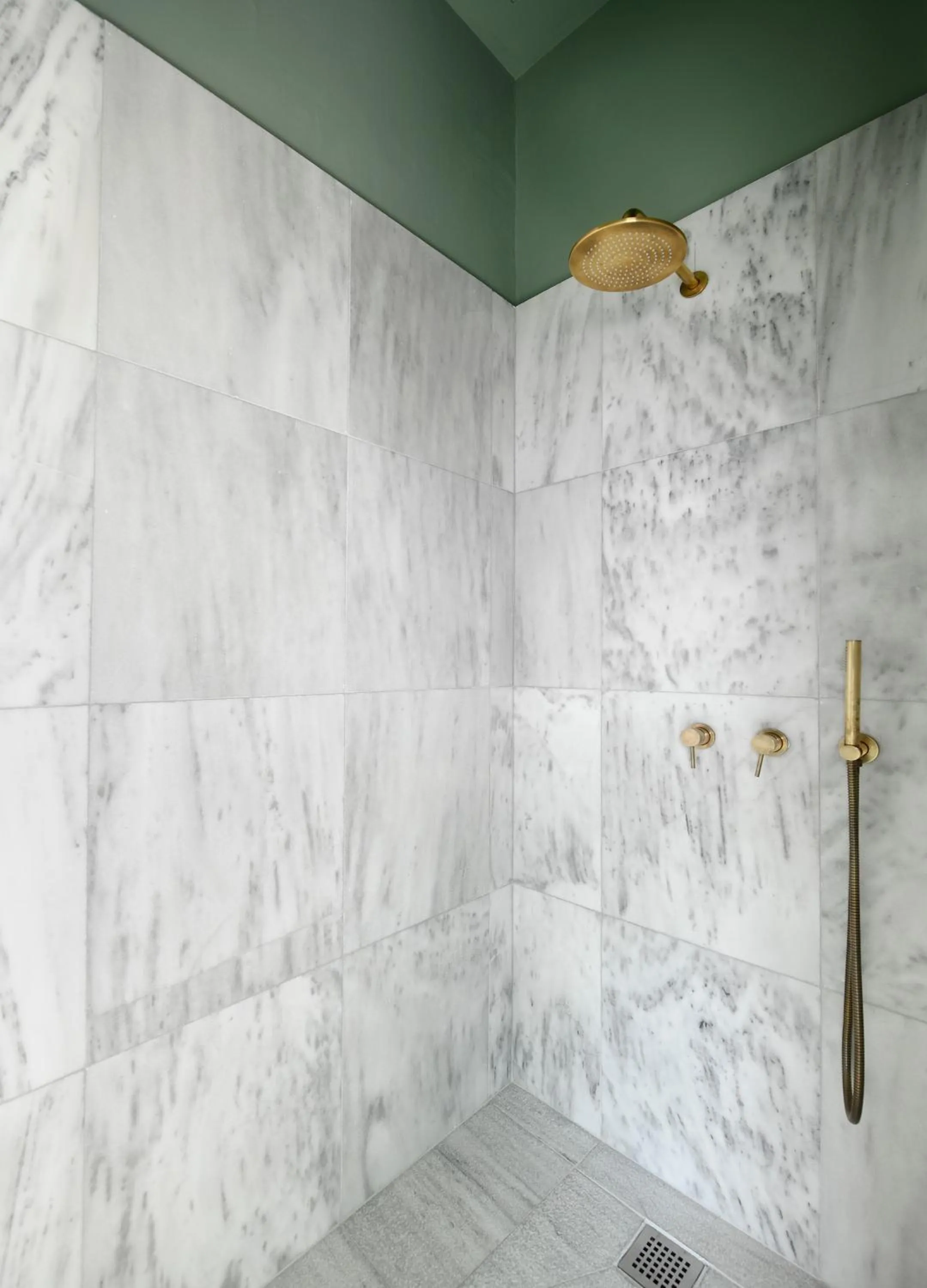 Shower in ATHINAIDOS QUARTERS by K&K