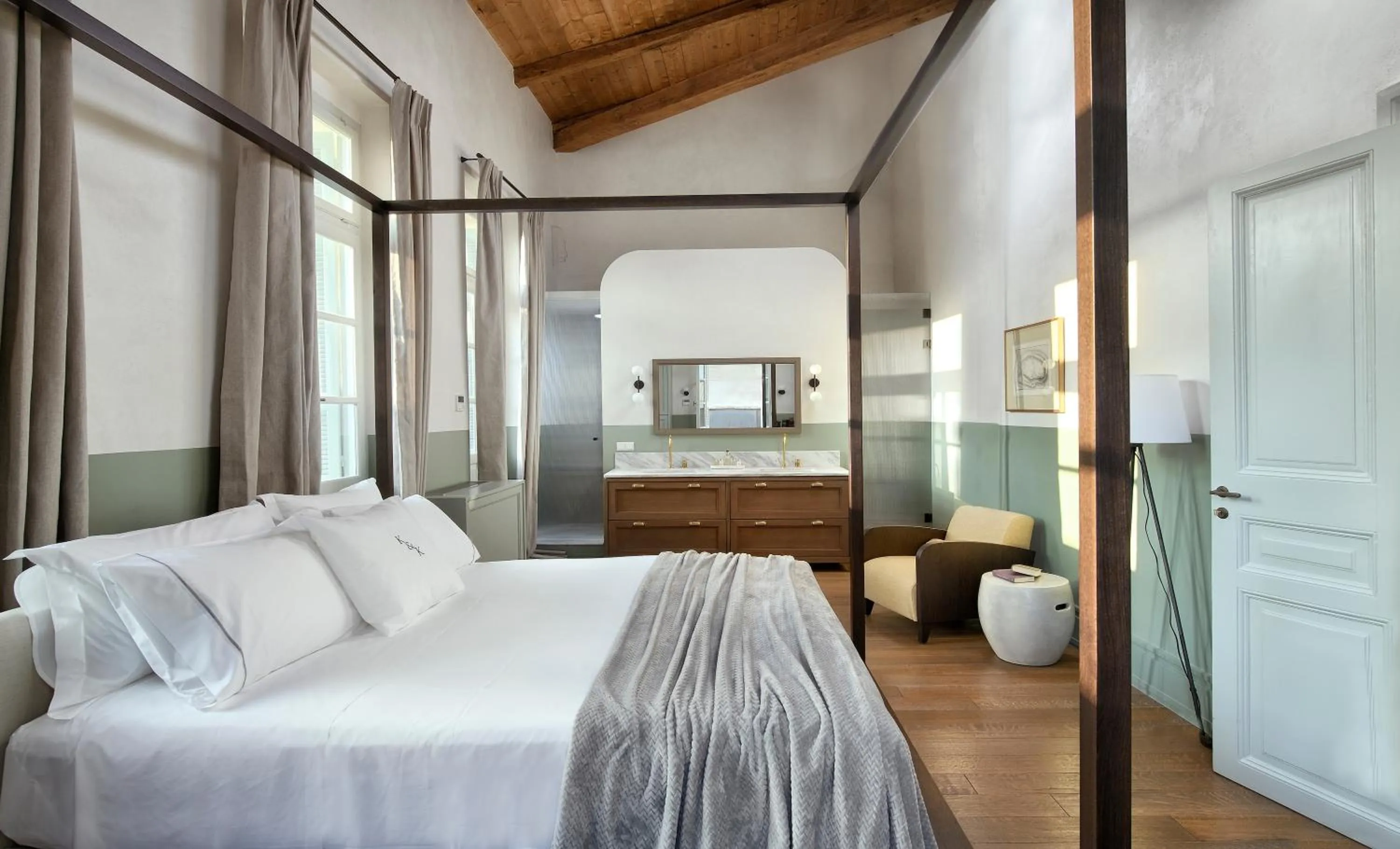 Photo of the whole room, Bed in ATHINAIDOS QUARTERS by K&K