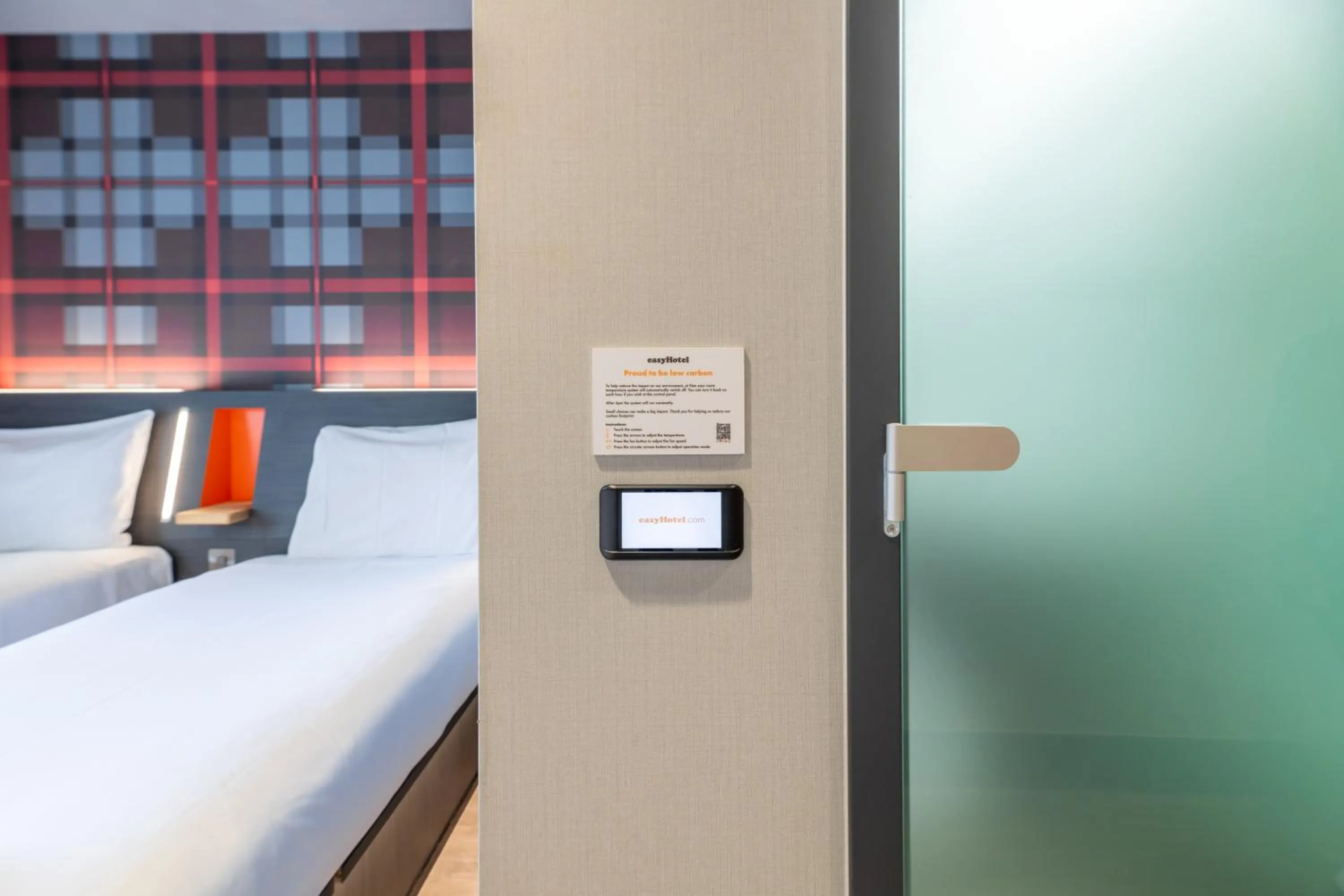 air conditioner, Bed in easyHotel Dublin