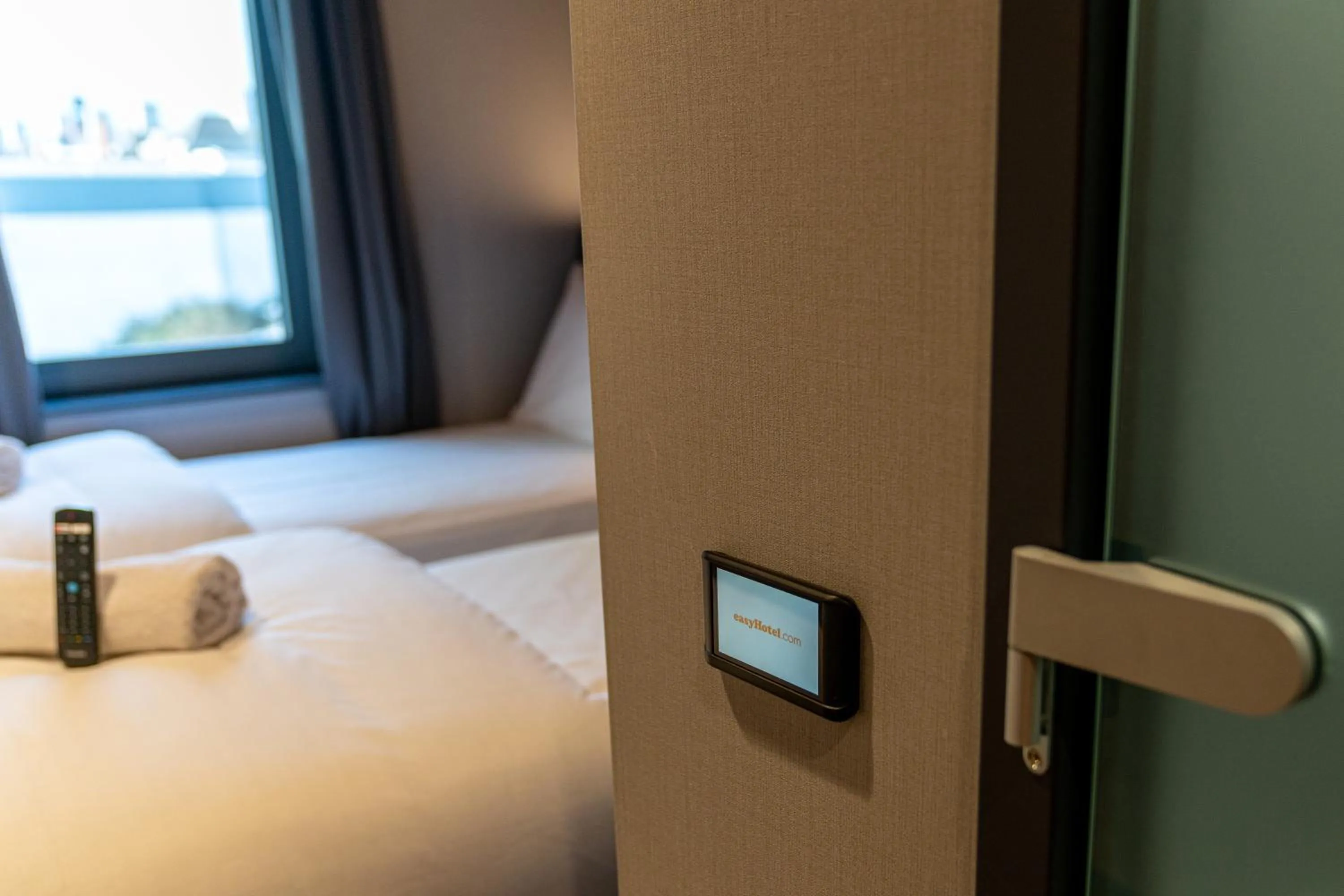 Bedroom, Bed in easyHotel Dublin