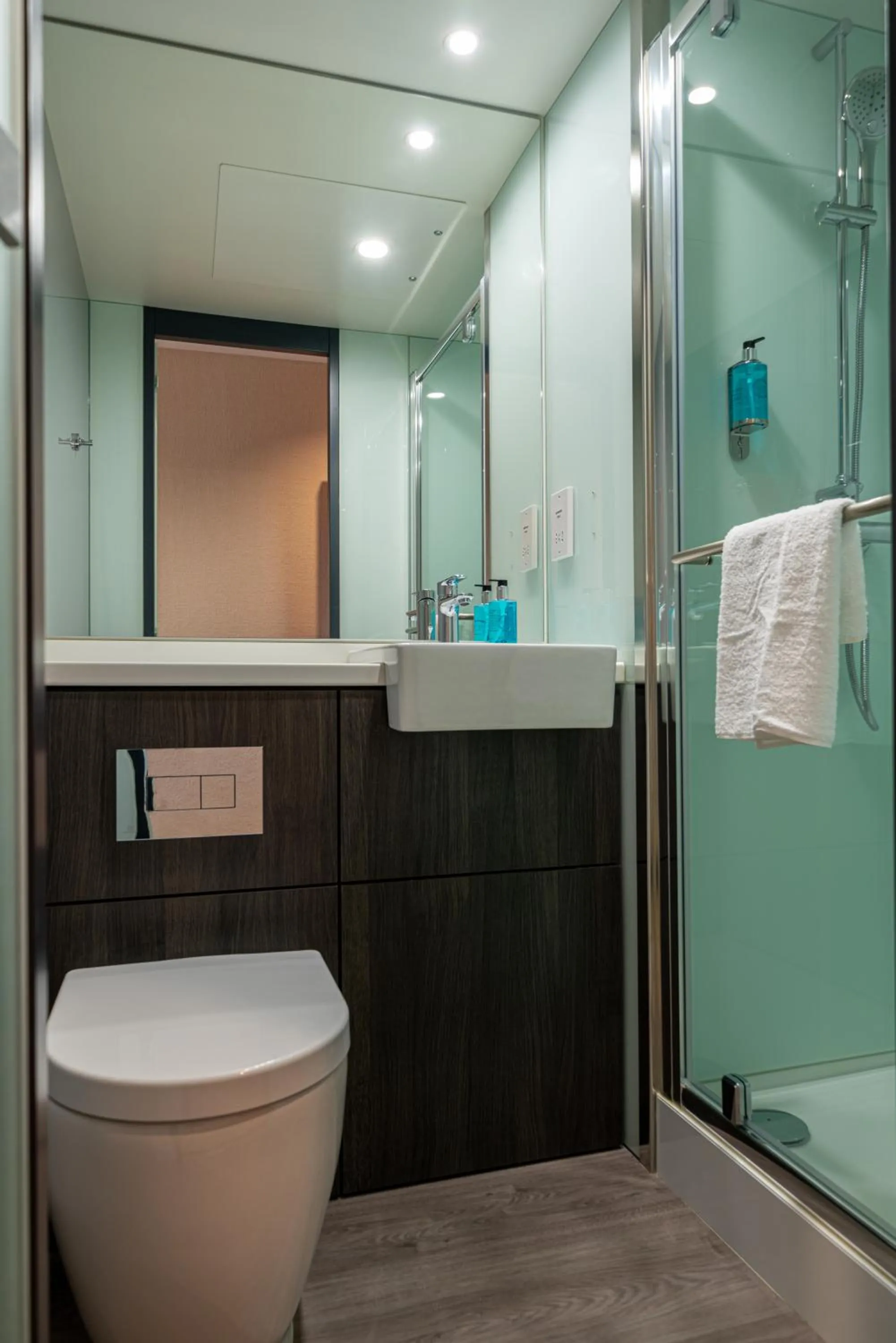 Shower in easyHotel Dublin