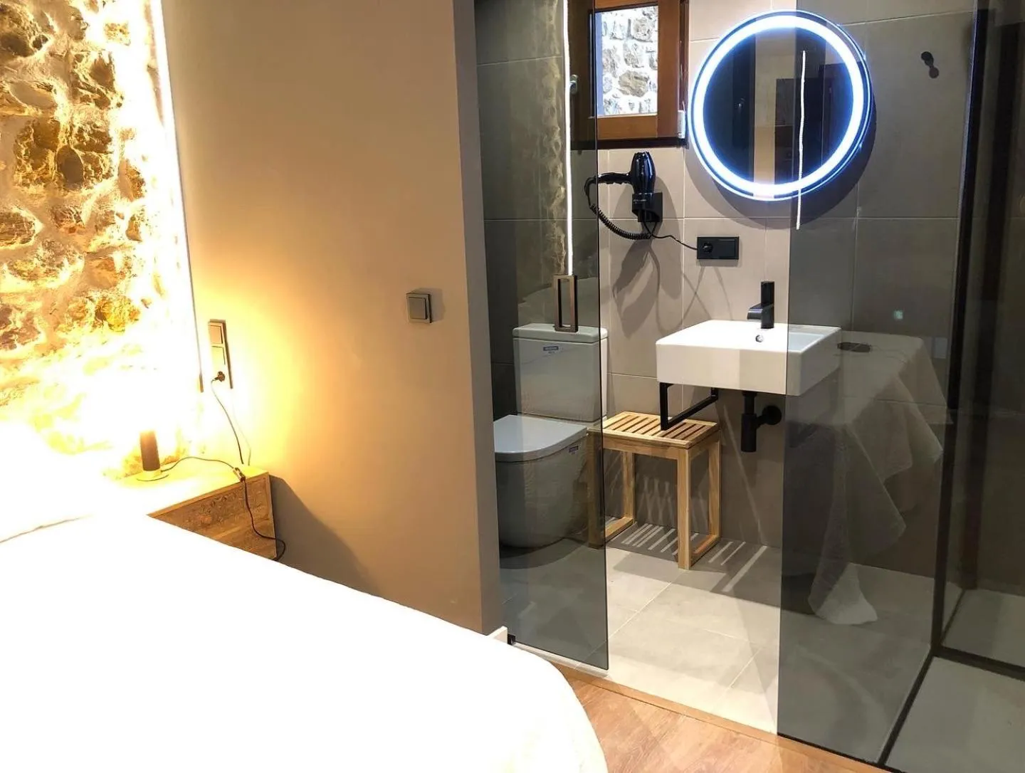 Bathroom, Bed in Hotel Boutique Abadia del Maestrat