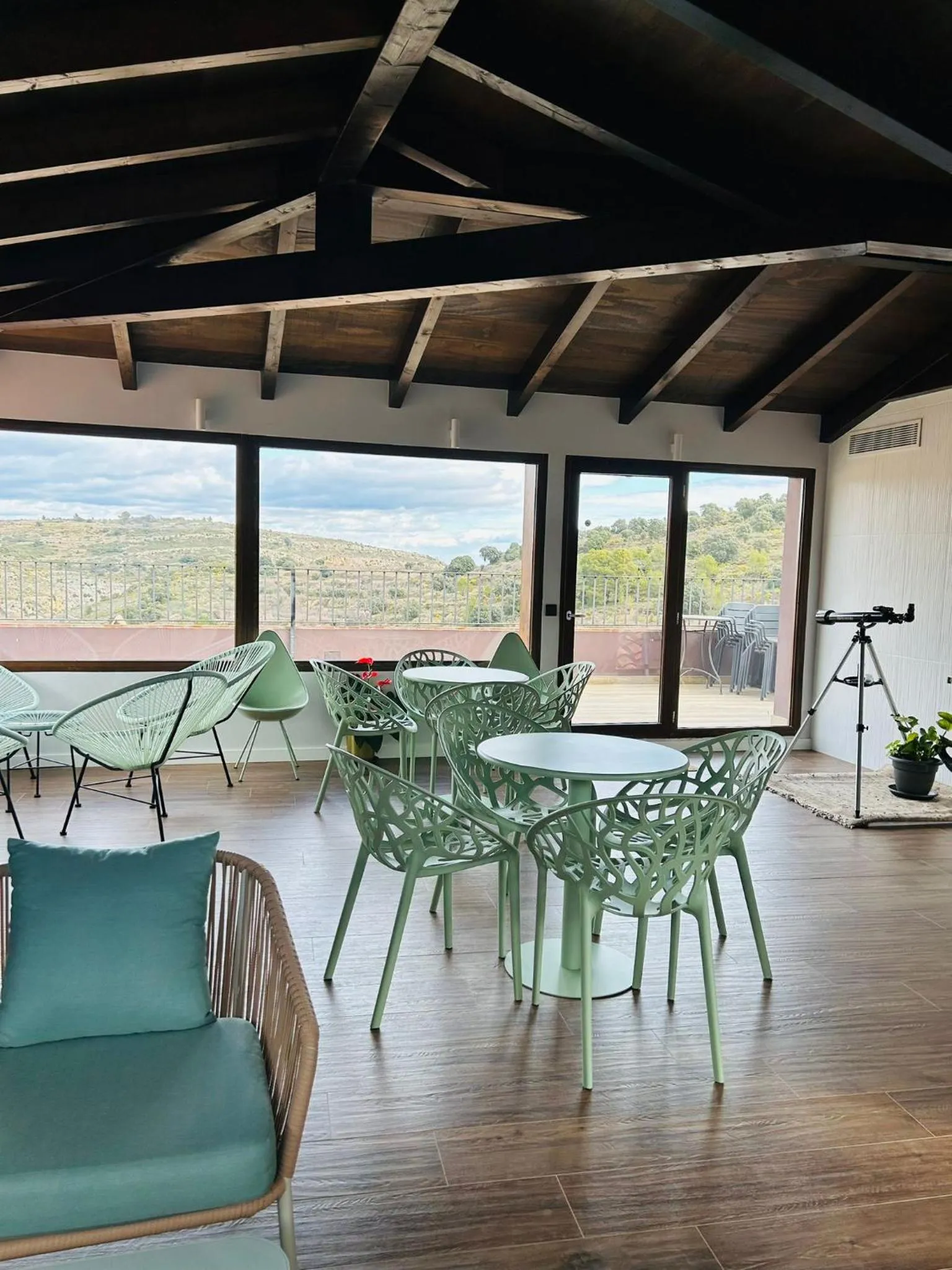 Communal lounge/ TV room in Hotel Boutique Abadia del Maestrat