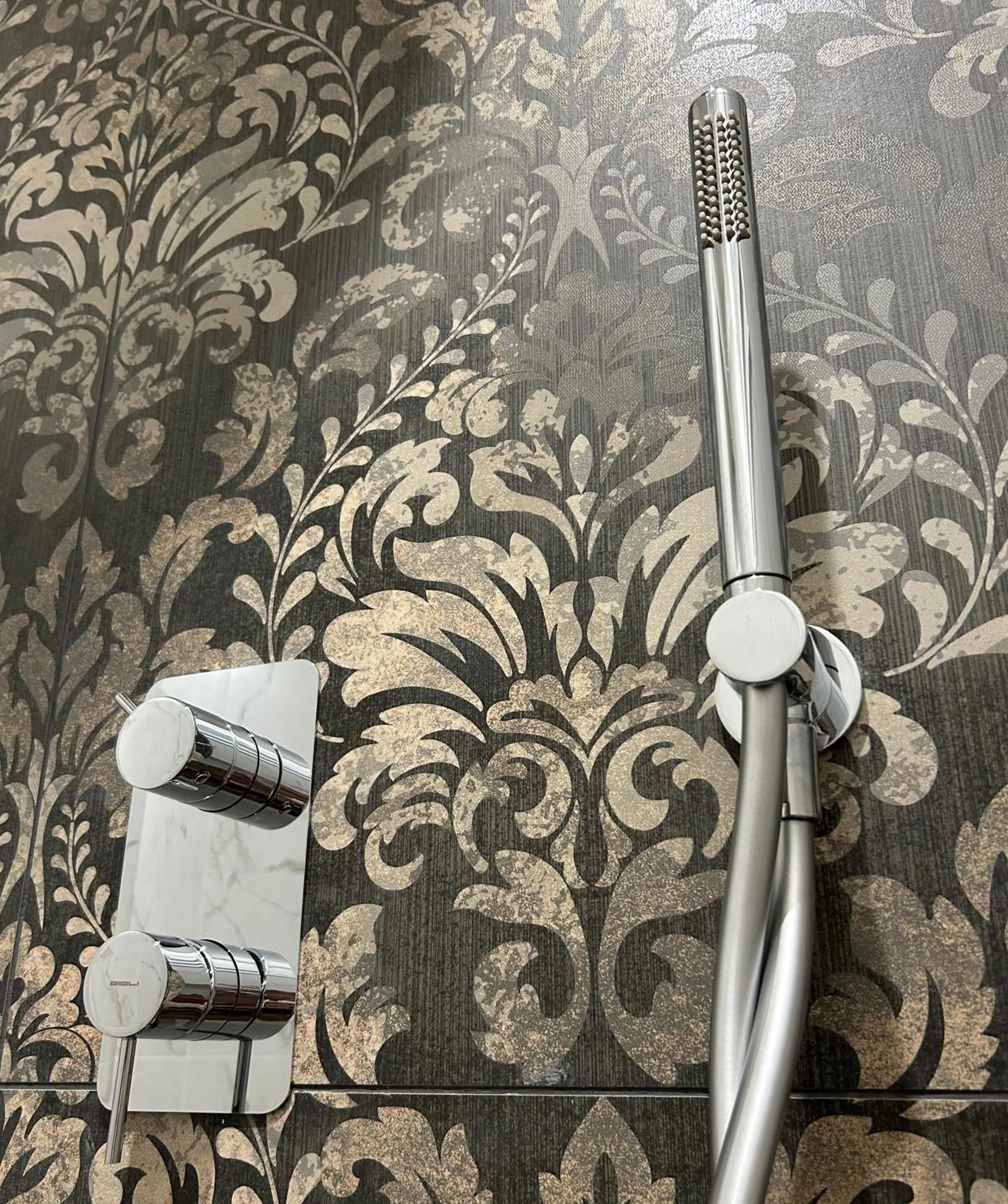 Shower in San Lio Tourist House