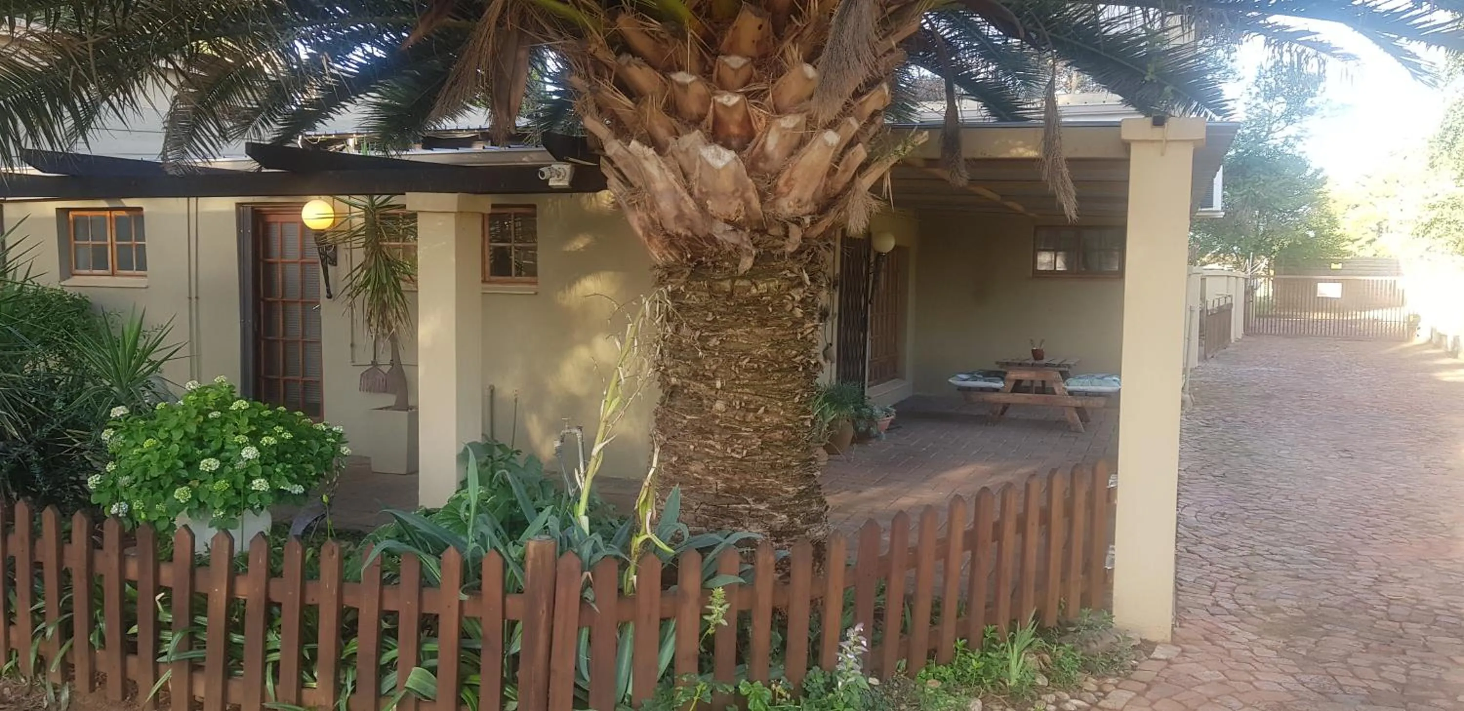 Garden view in De Stallen Guest Villas and Golf Course