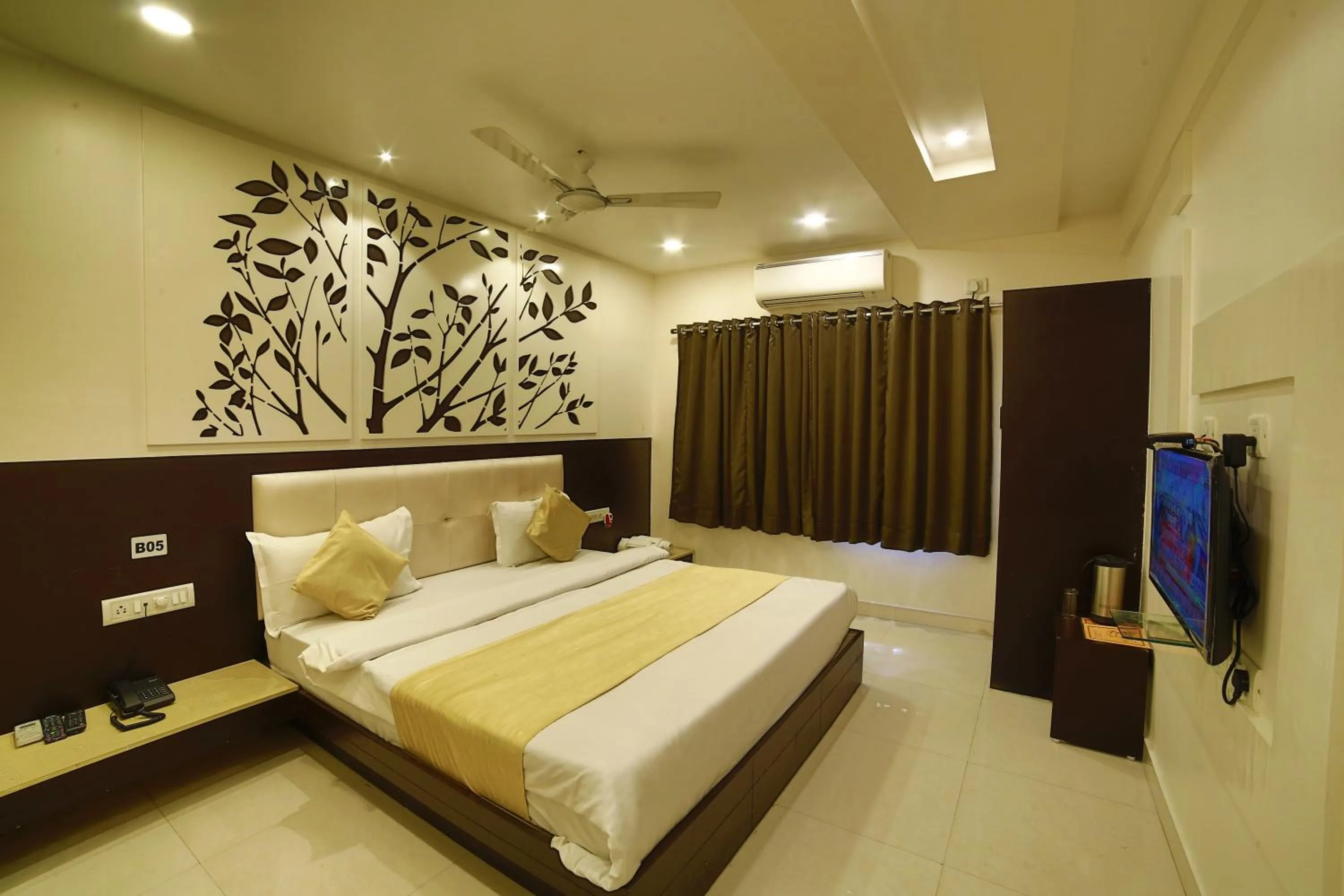 Bed in Hotel Shiv Villa