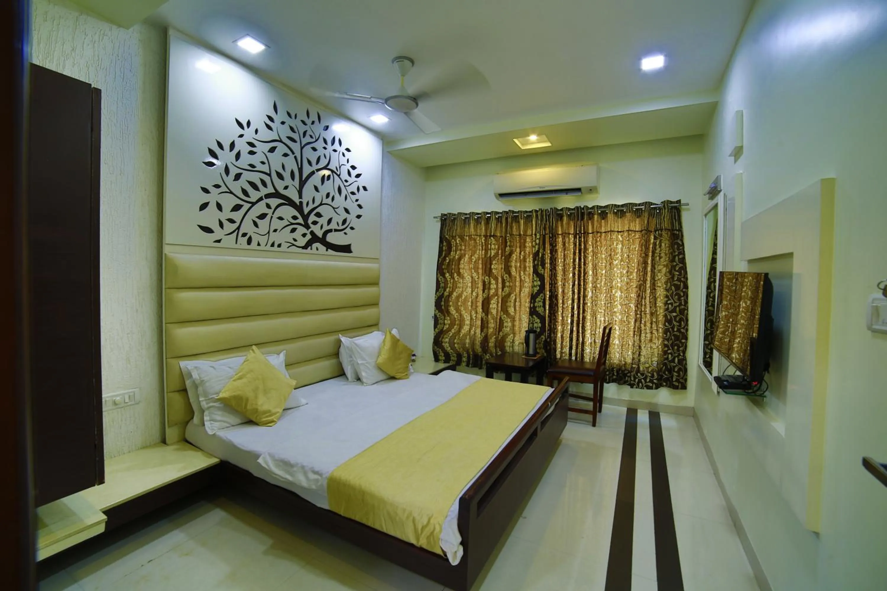 Bed in Hotel Shiv Villa