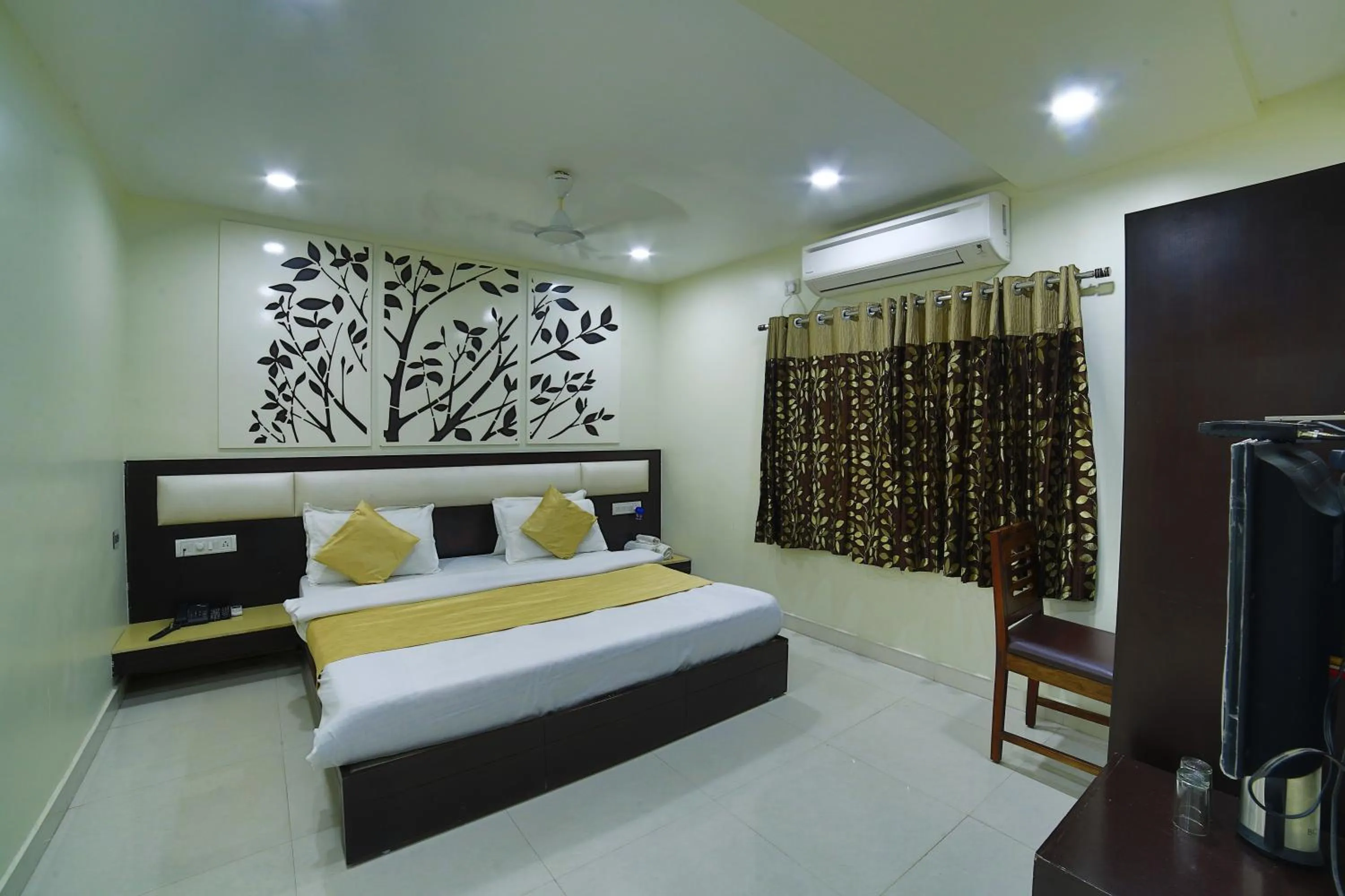 Bed in Hotel Shiv Villa