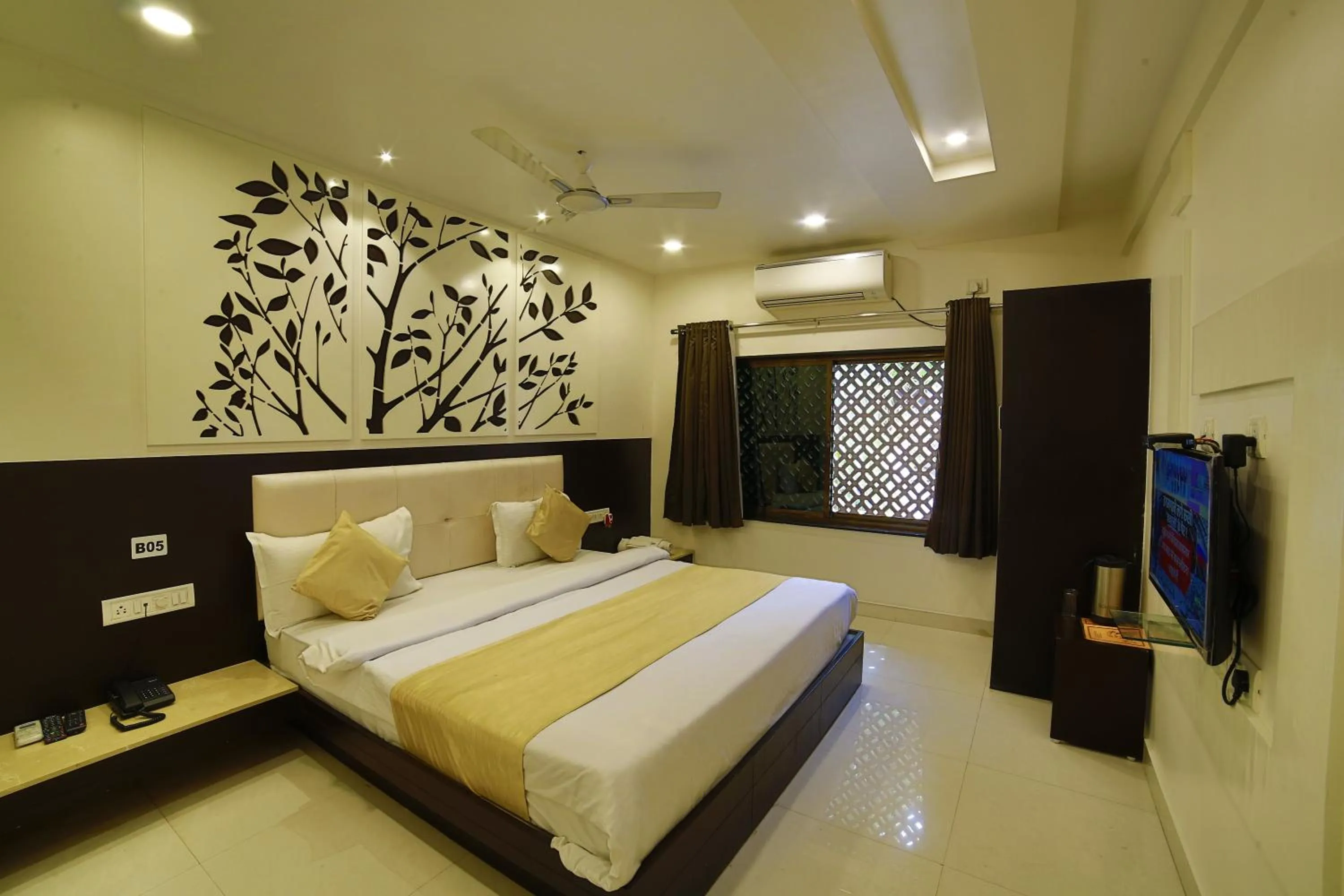 Photo of the whole room in Hotel Shiv Villa