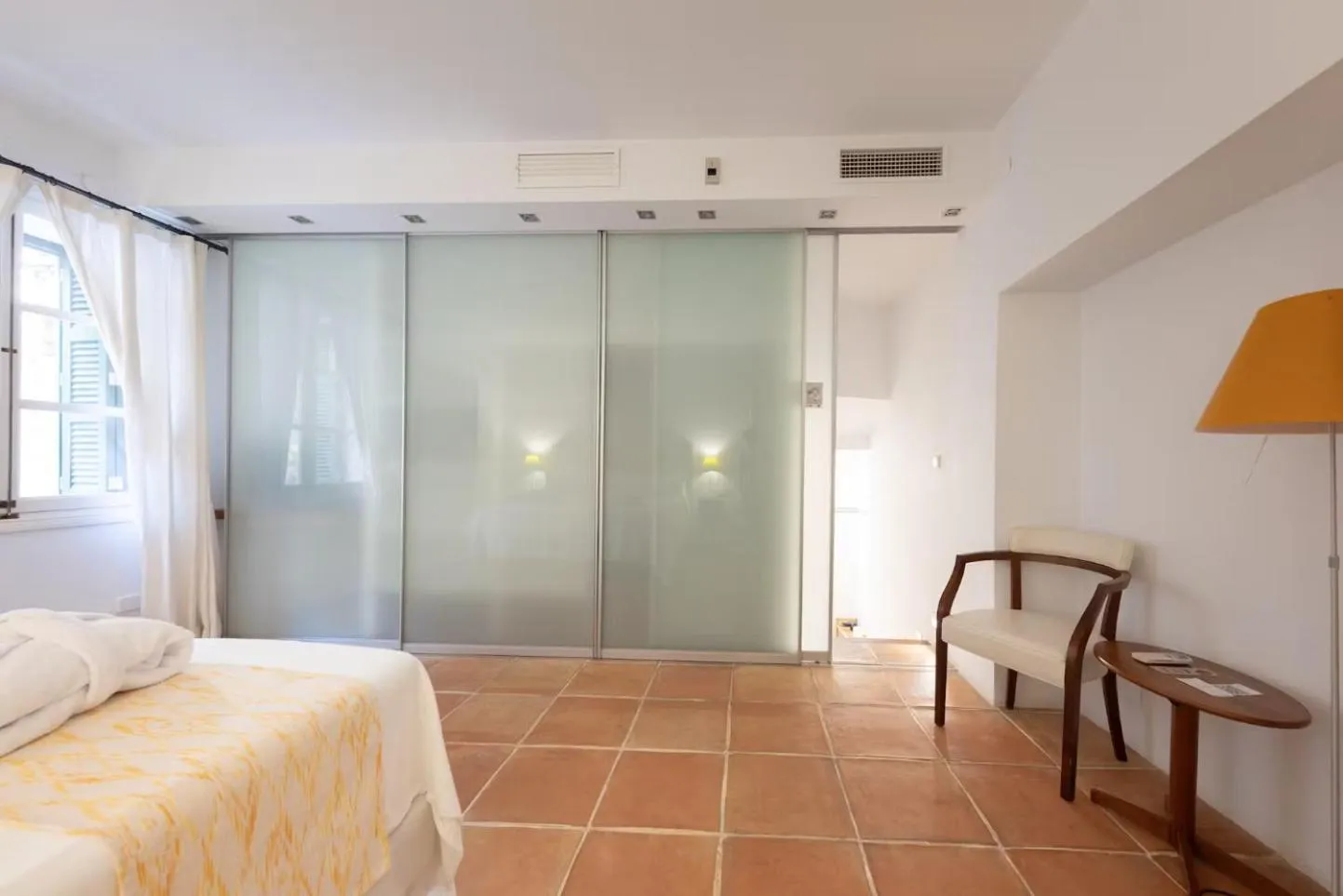 Photo of the whole room, Bed in Hotel Can Verdera