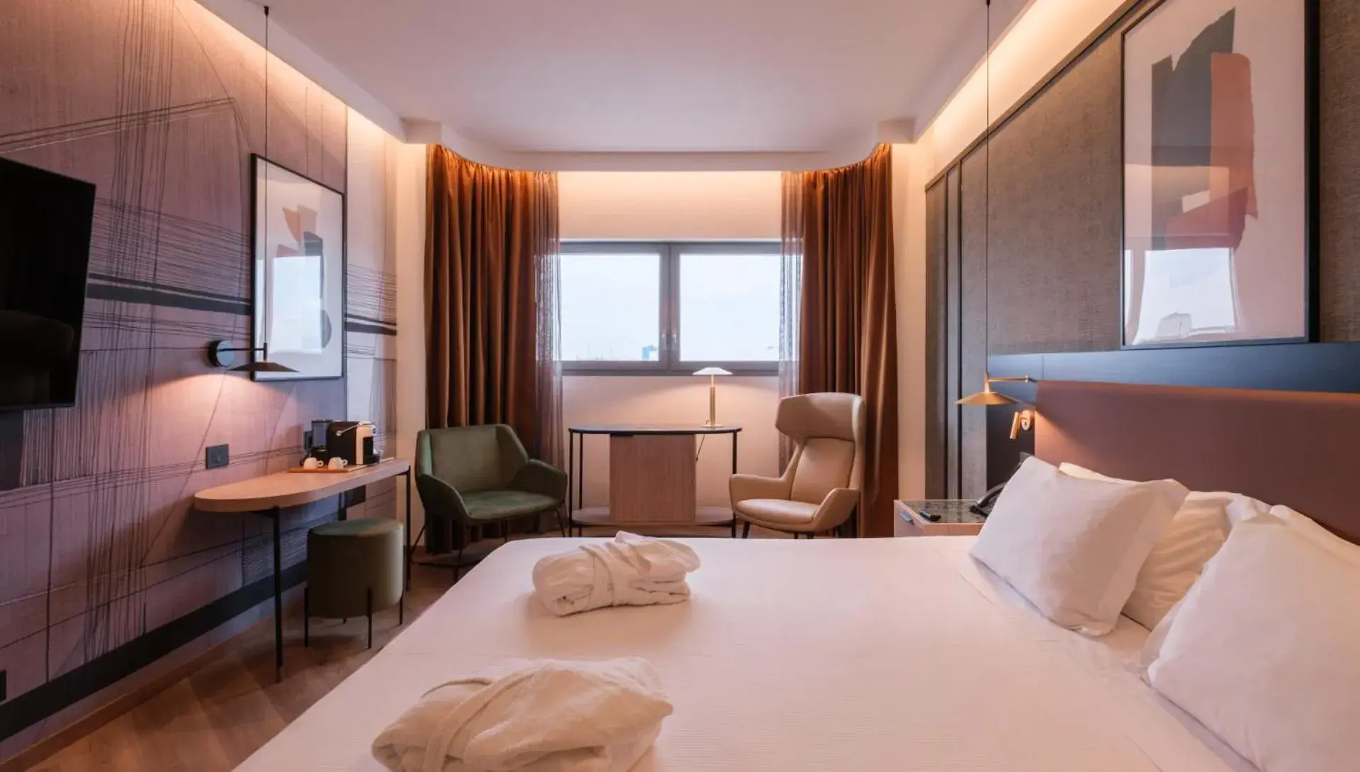 Deluxe Double or Twin Room with City View in Savhotel Mantegna Padova Deluxe Double or Twin Room with City View in Savhotel Mantegna Padova